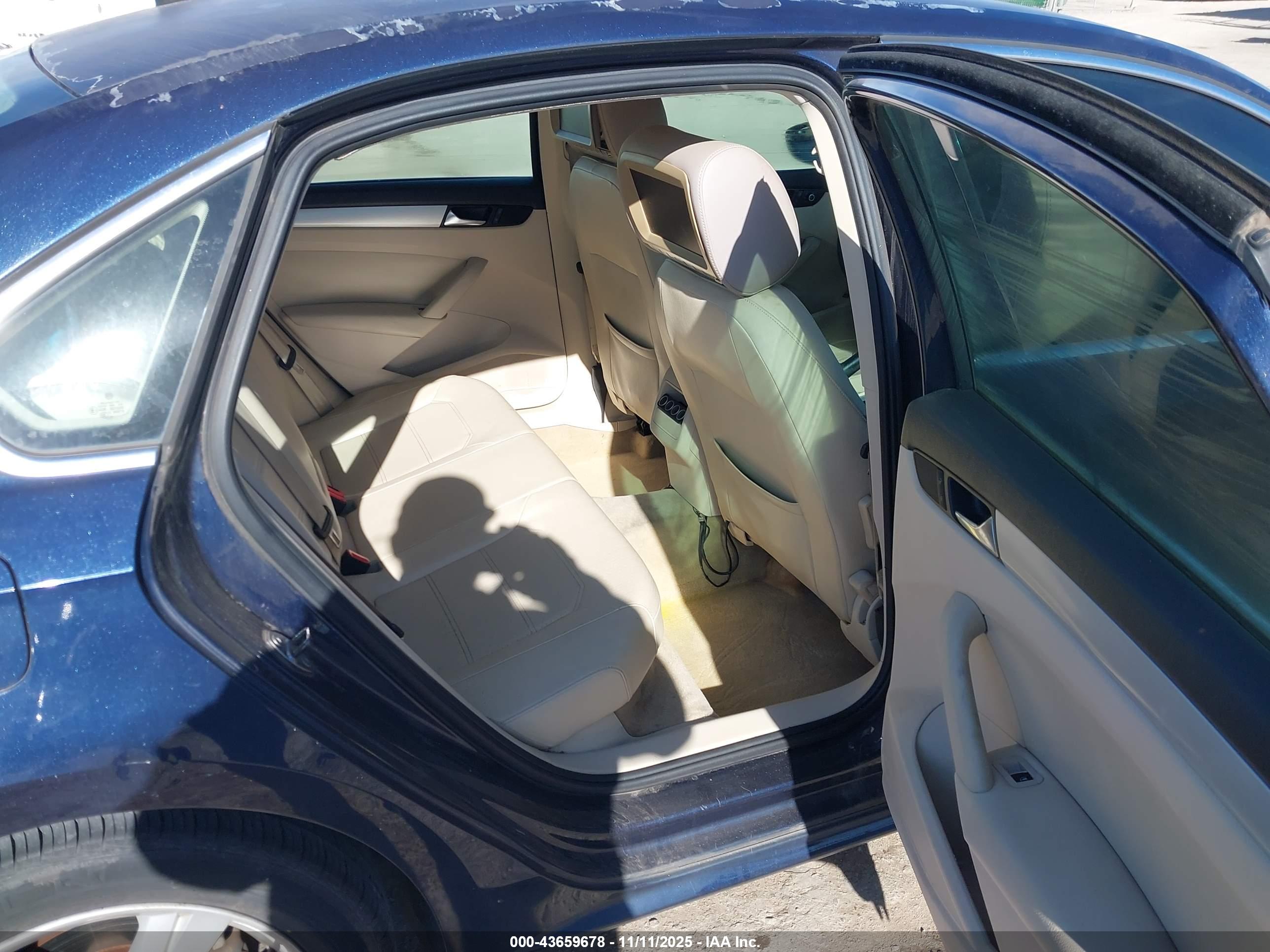 VOLKSWAGEN PASSAT image 8