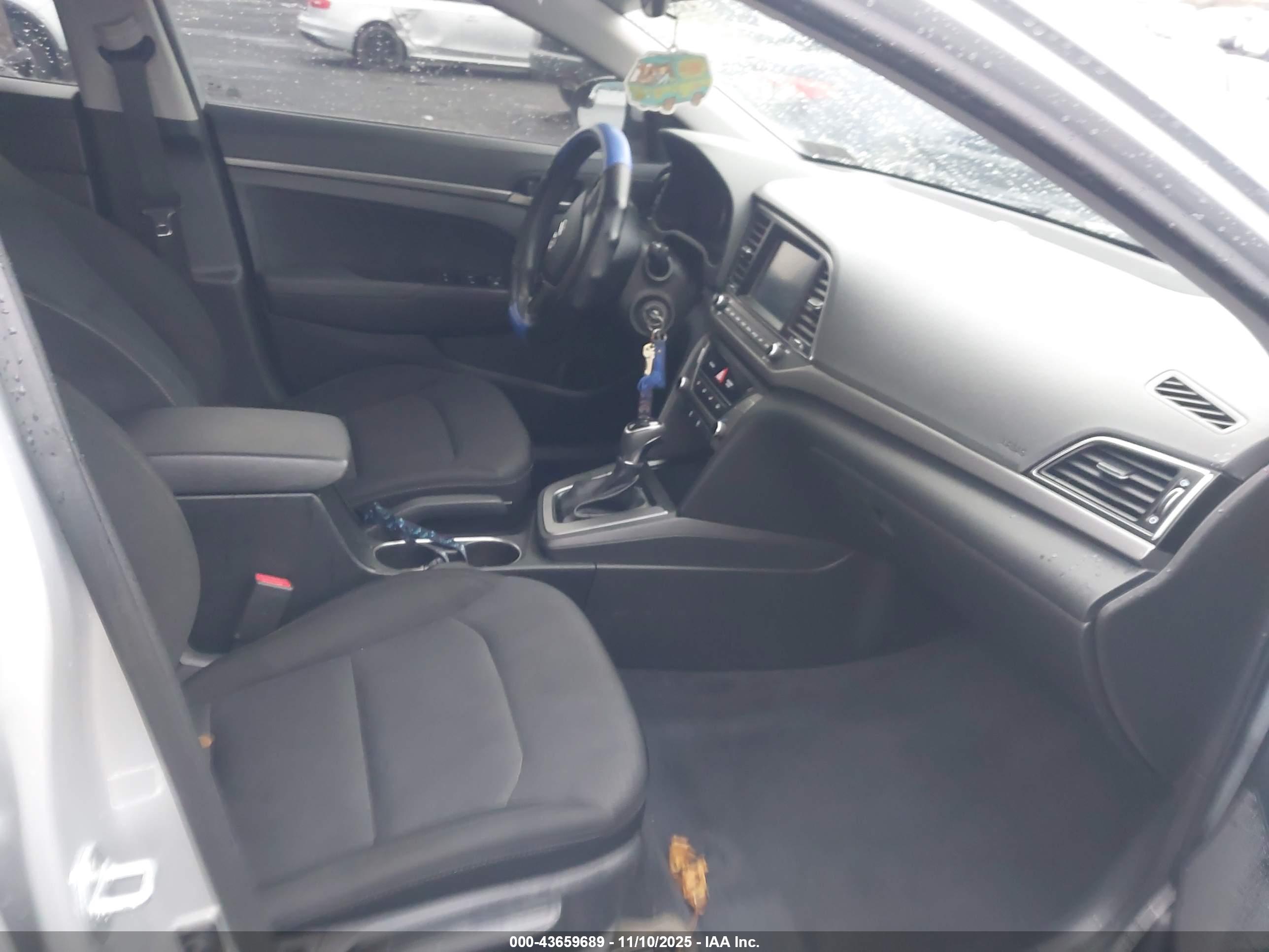 HYUNDAI ELANTRA image 5