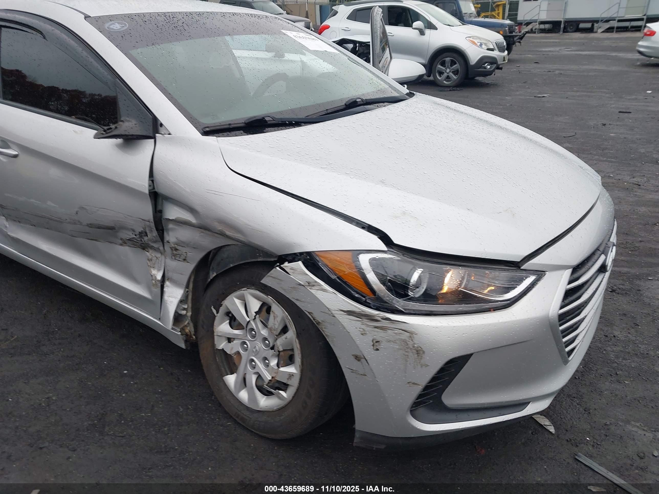 HYUNDAI ELANTRA image 6
