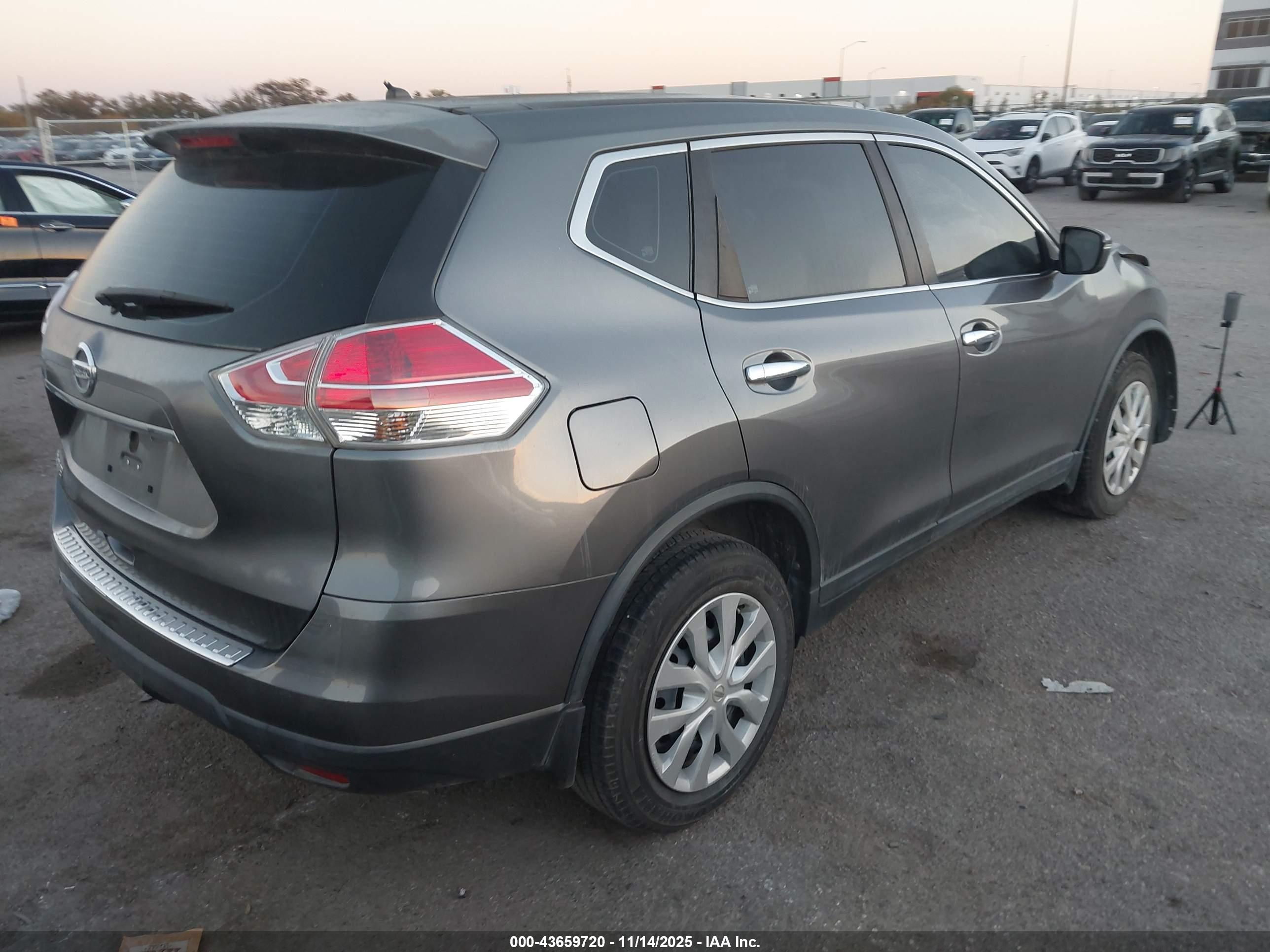 NISSAN ROGUE image 4