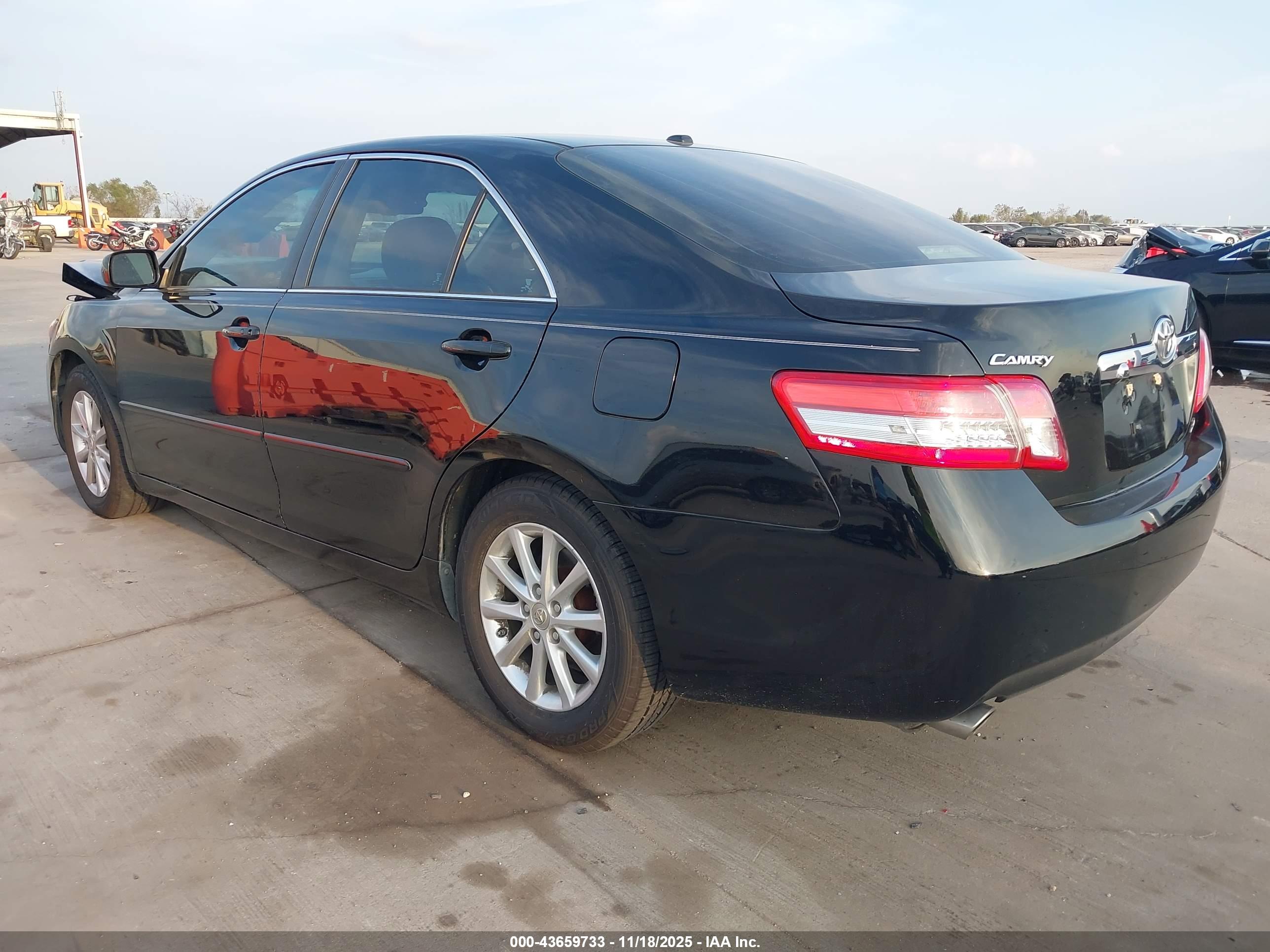 TOYOTA CAMRY image 3