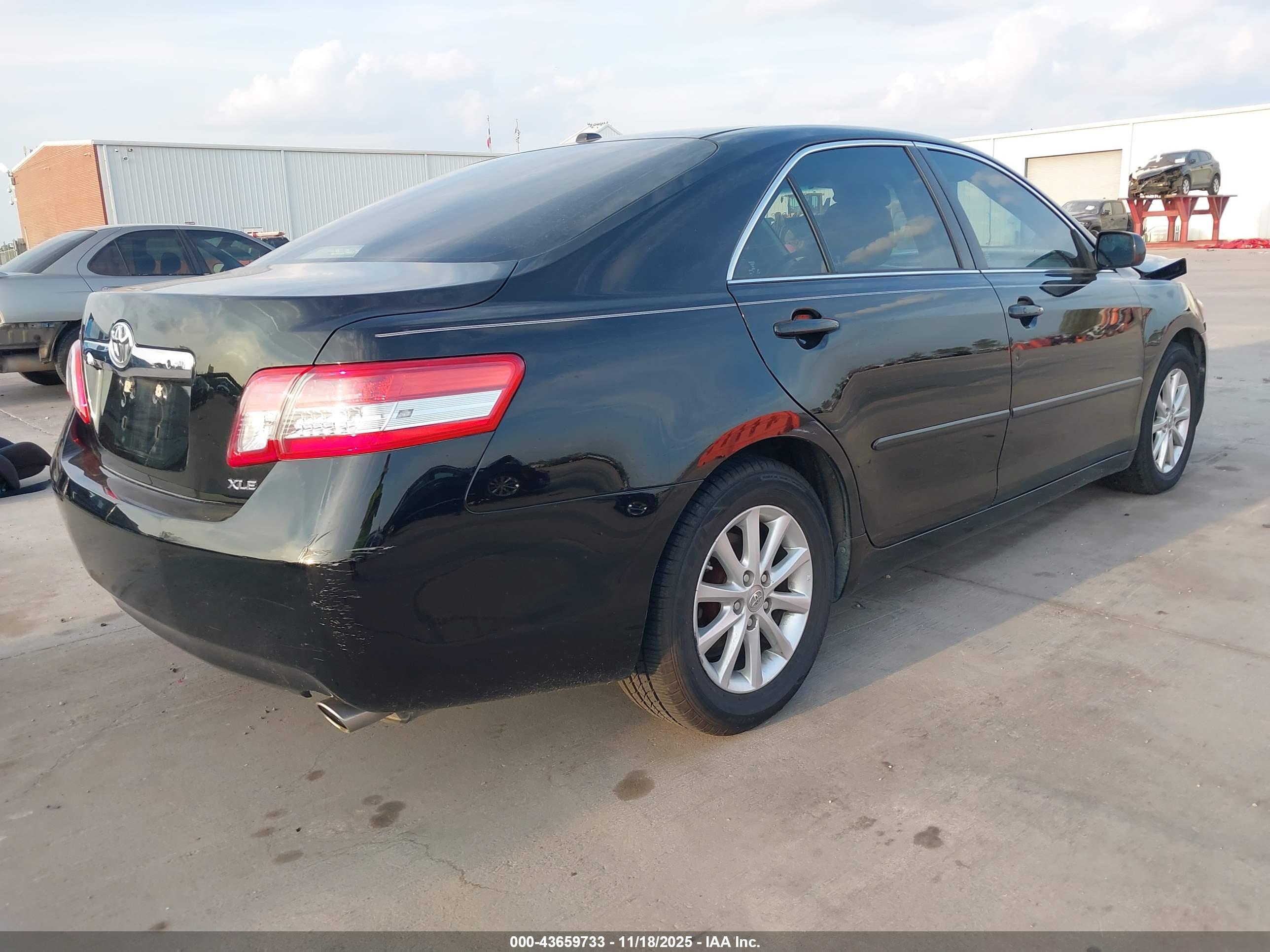 TOYOTA CAMRY image 4