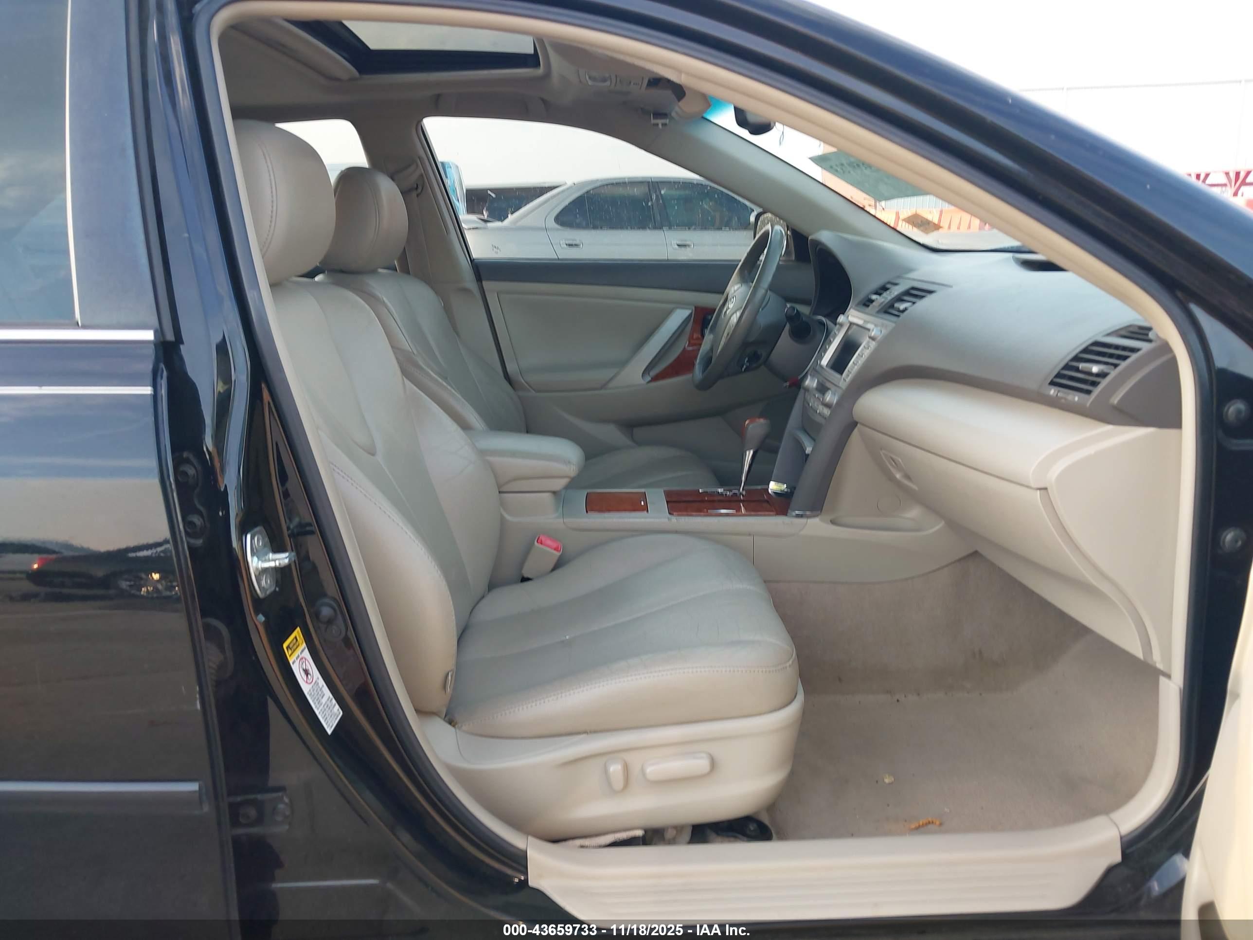 TOYOTA CAMRY image 5