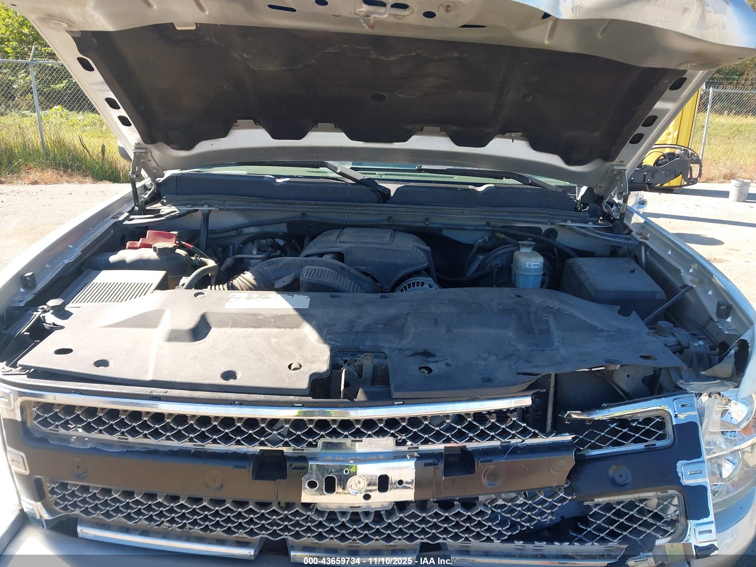 CHEVROLET SILVERADO image 10