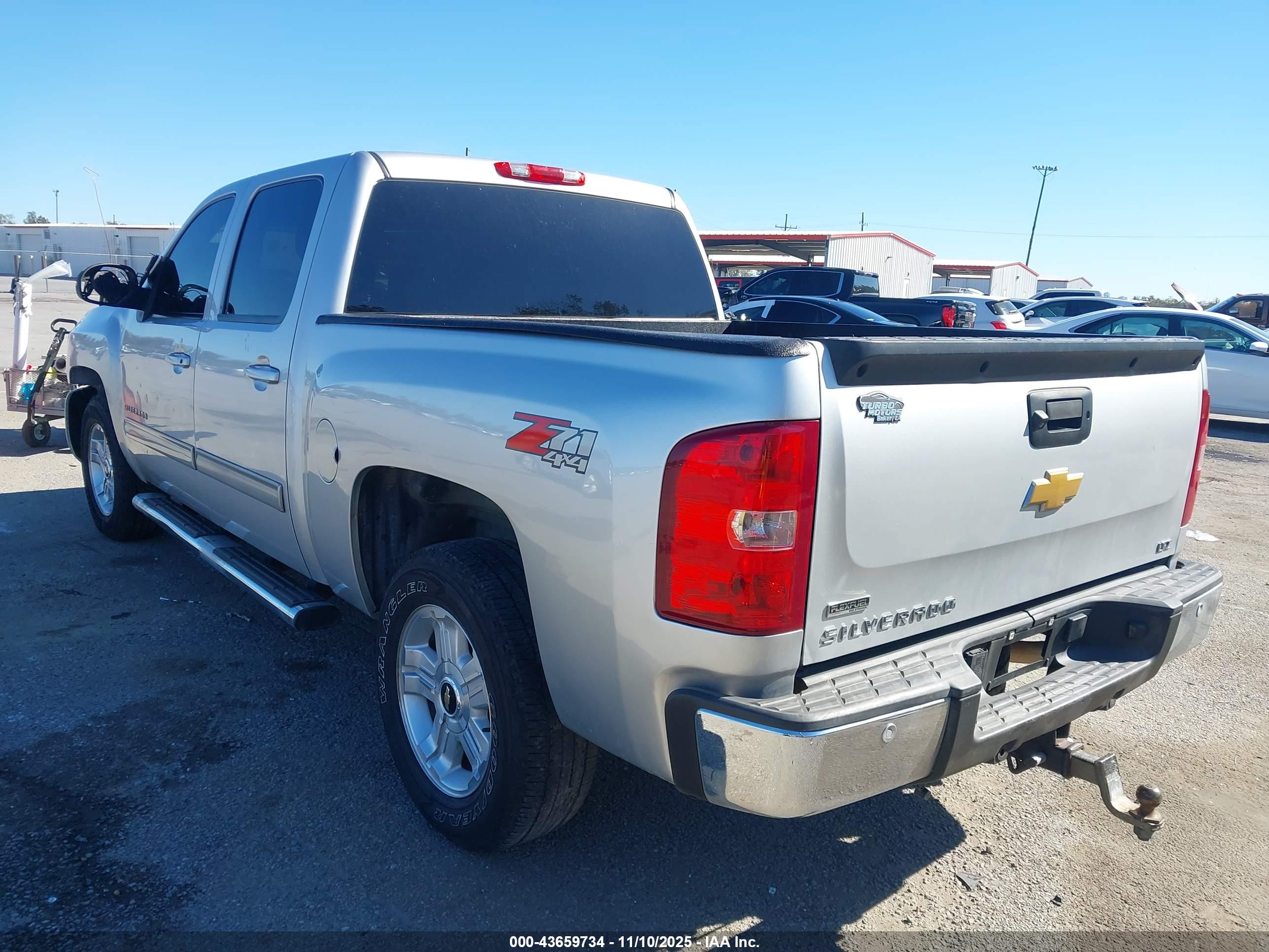 CHEVROLET SILVERADO image 3