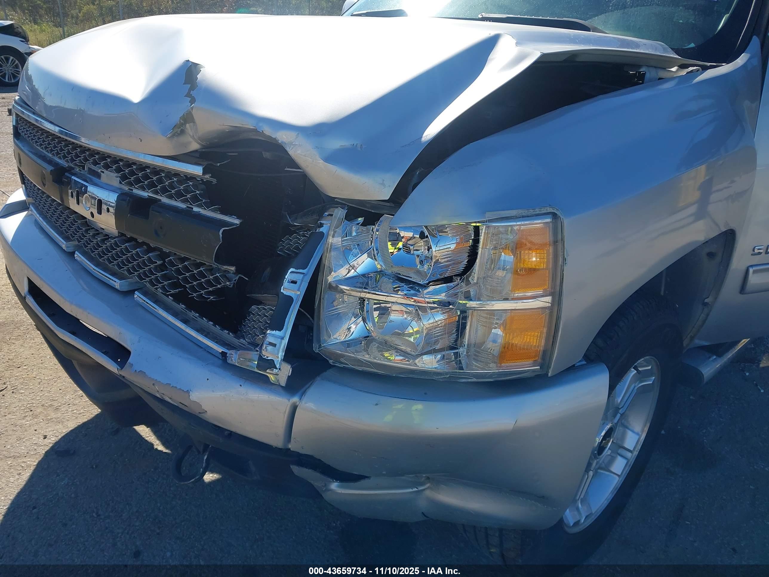 CHEVROLET SILVERADO image 6