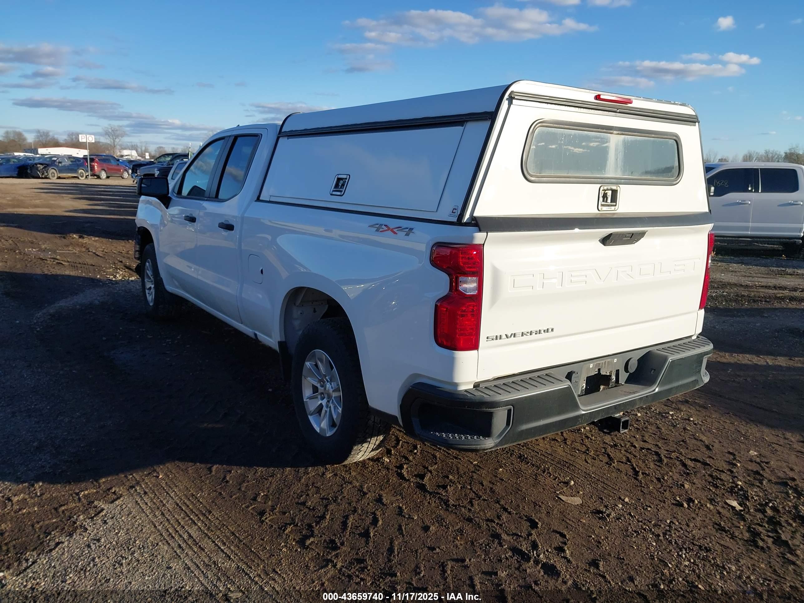 CHEVROLET SILVERADO image 3