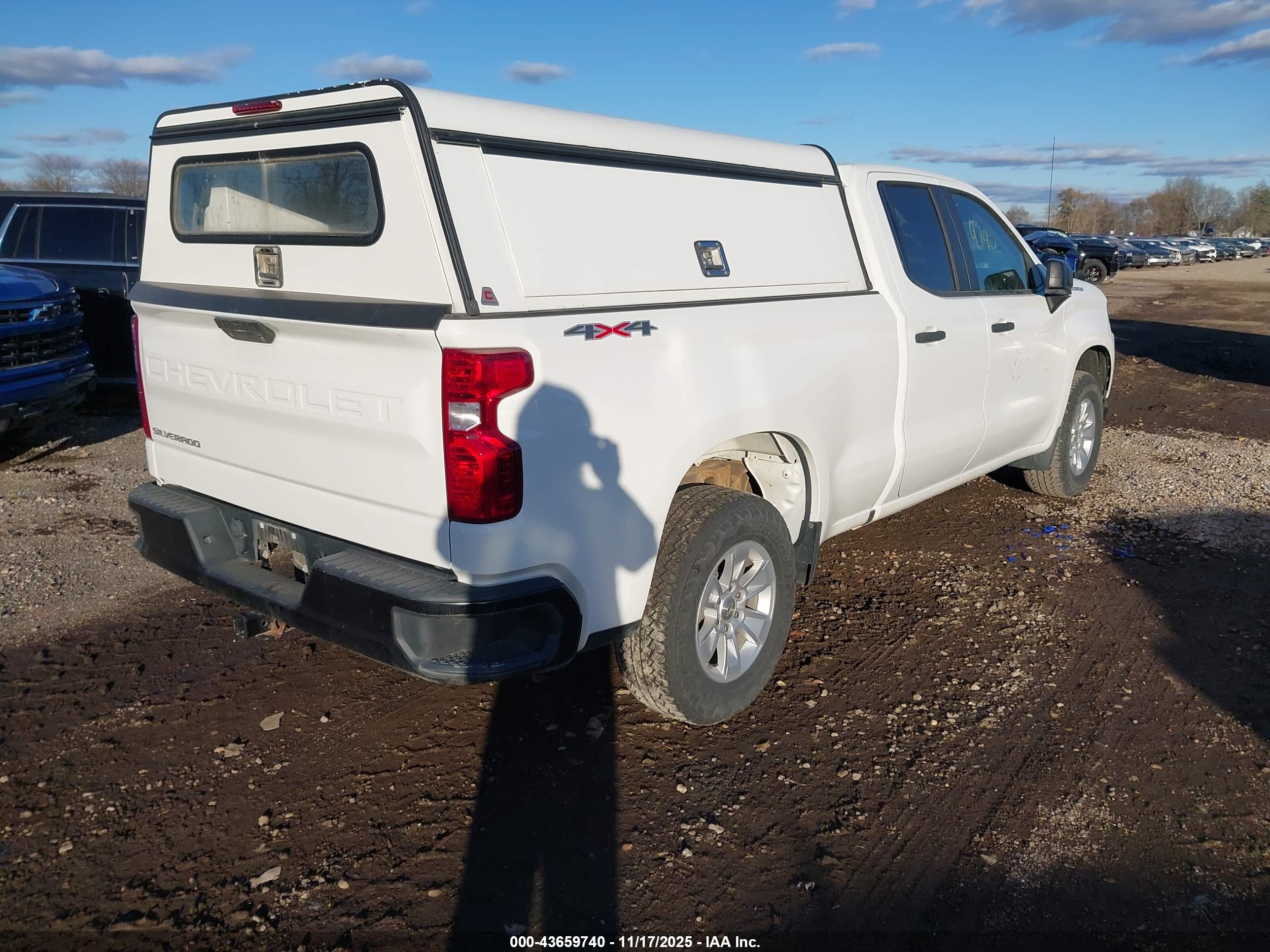 CHEVROLET SILVERADO image 4