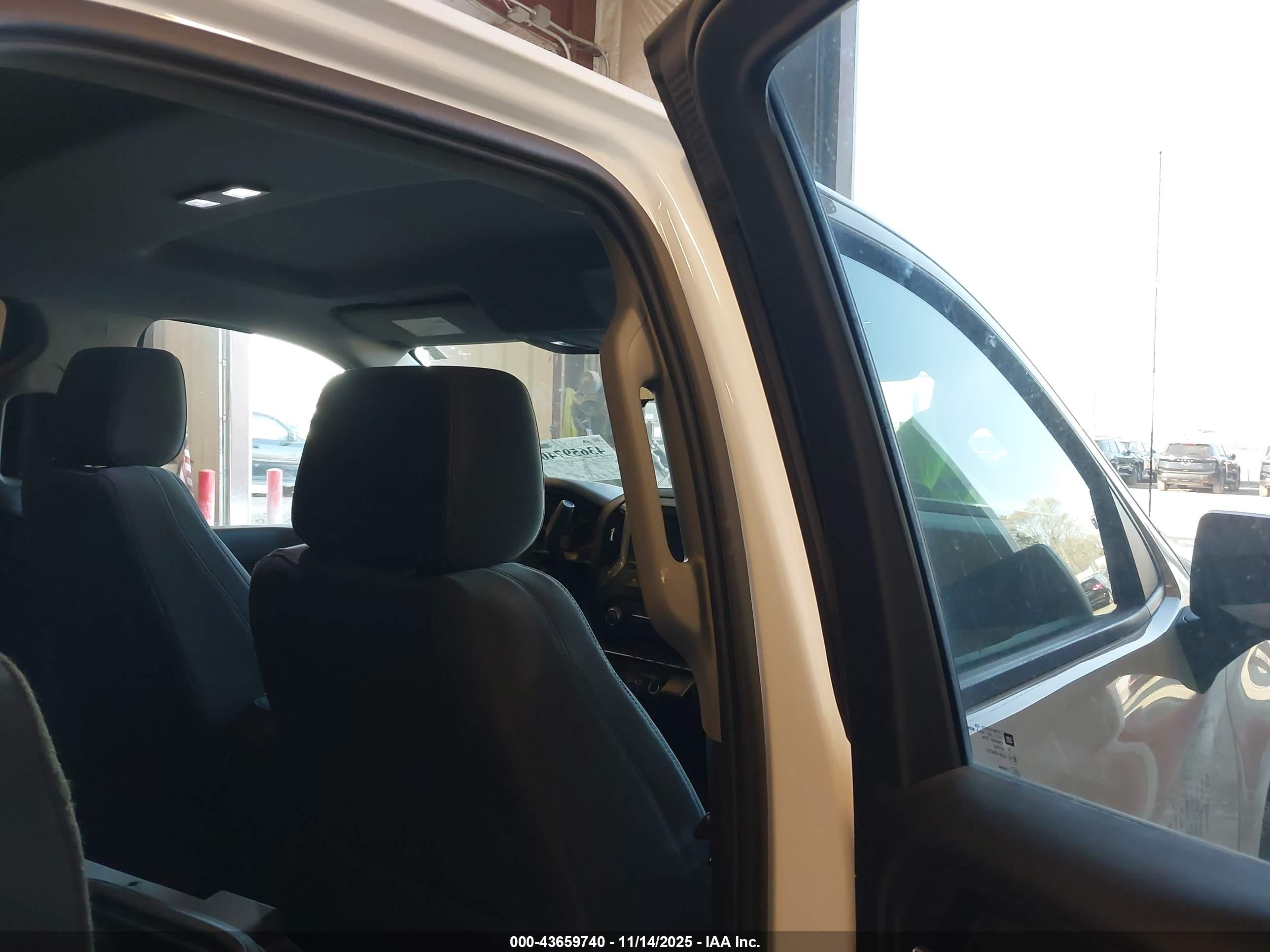 CHEVROLET SILVERADO image 8