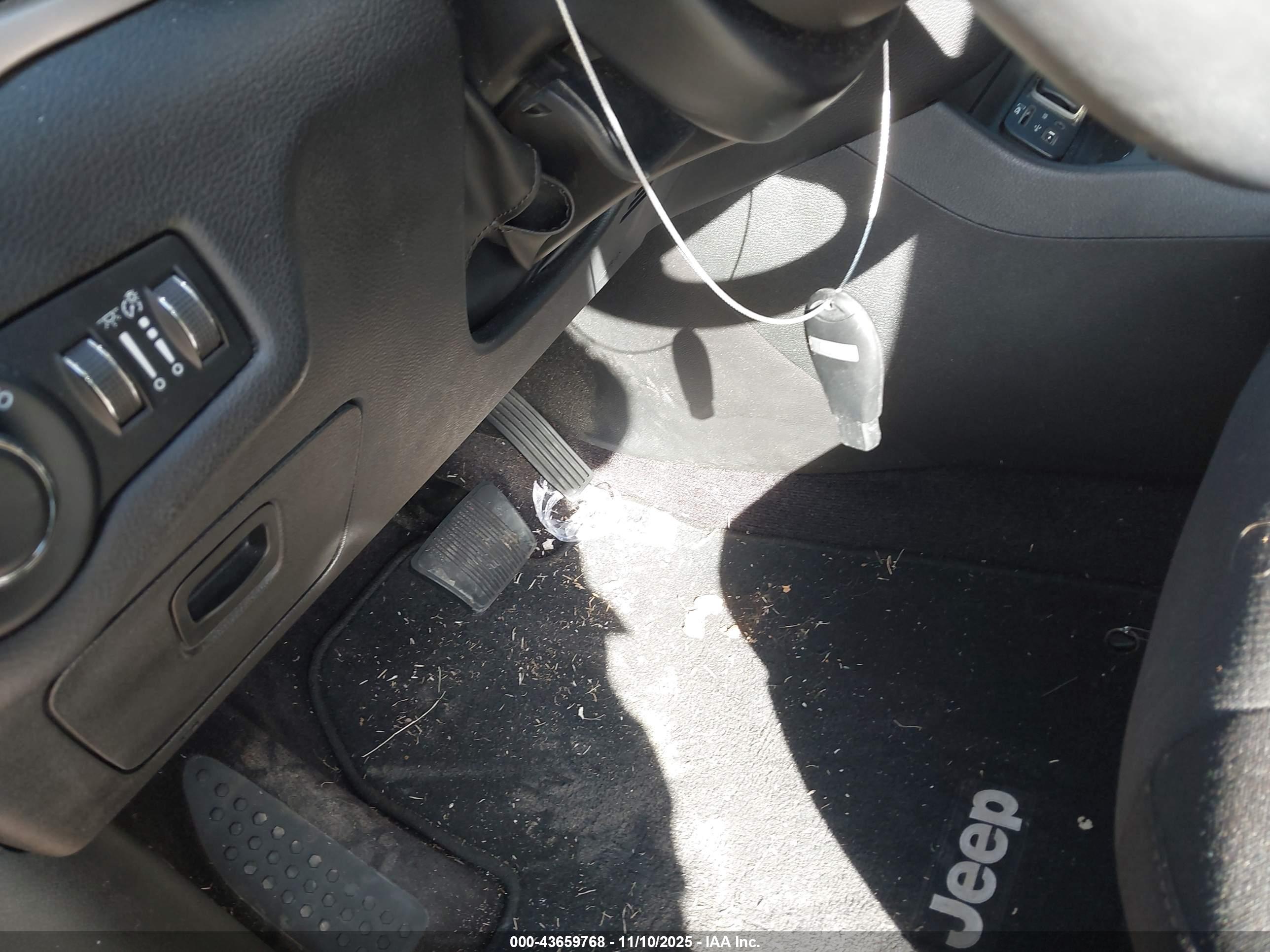 JEEP CHEROKEE image 11