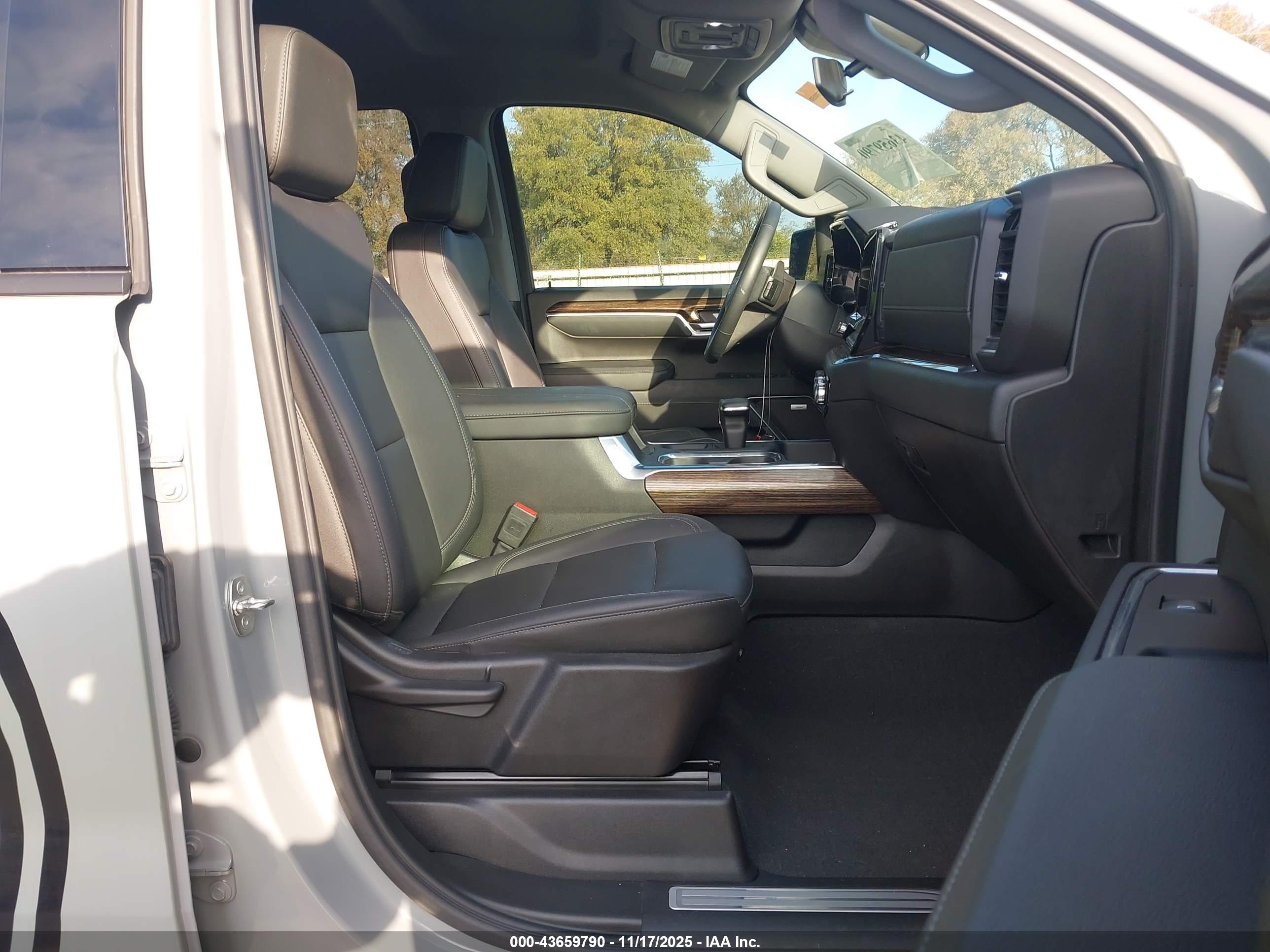 GMC SIERRA image 5