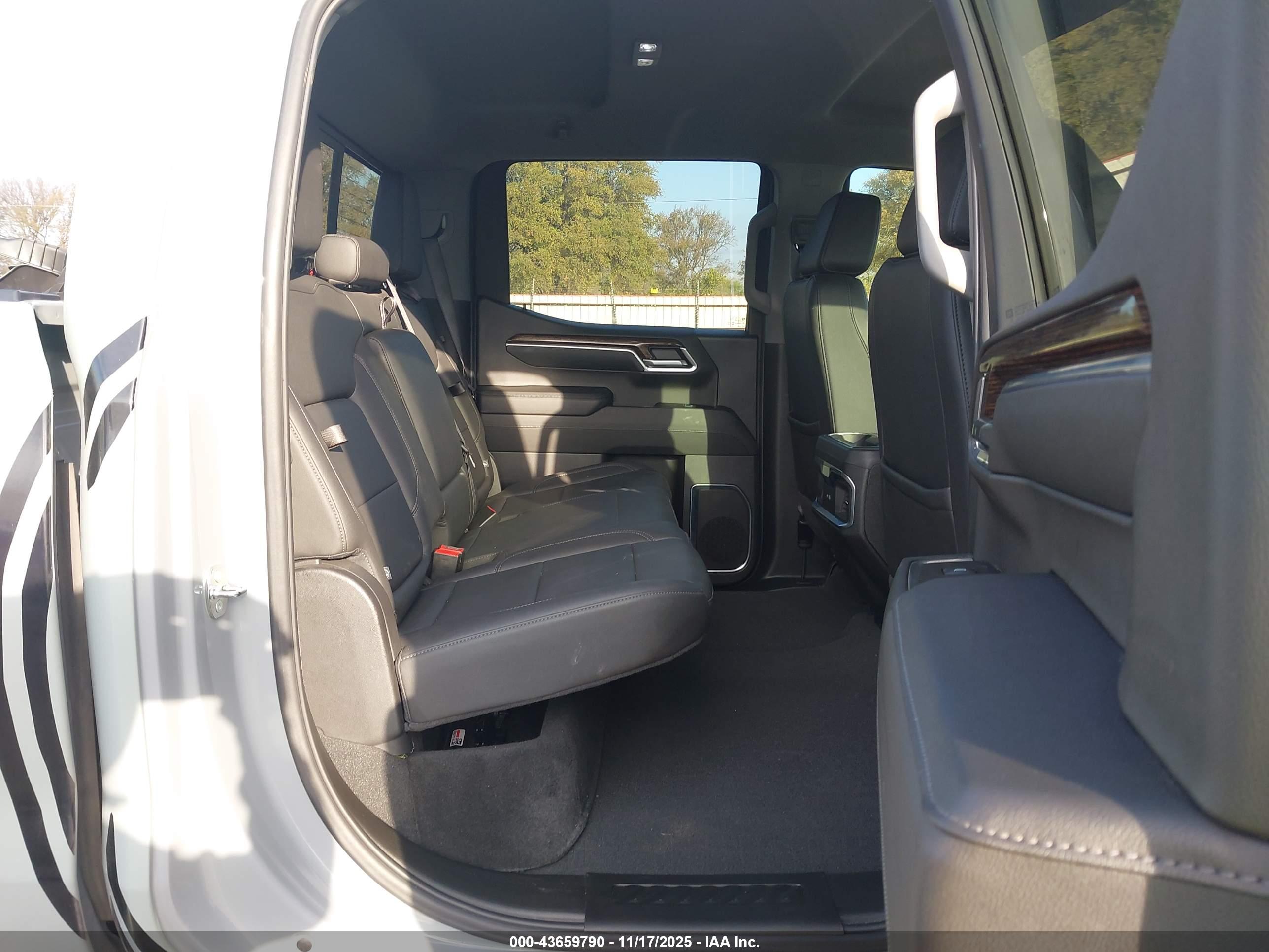 GMC SIERRA image 8