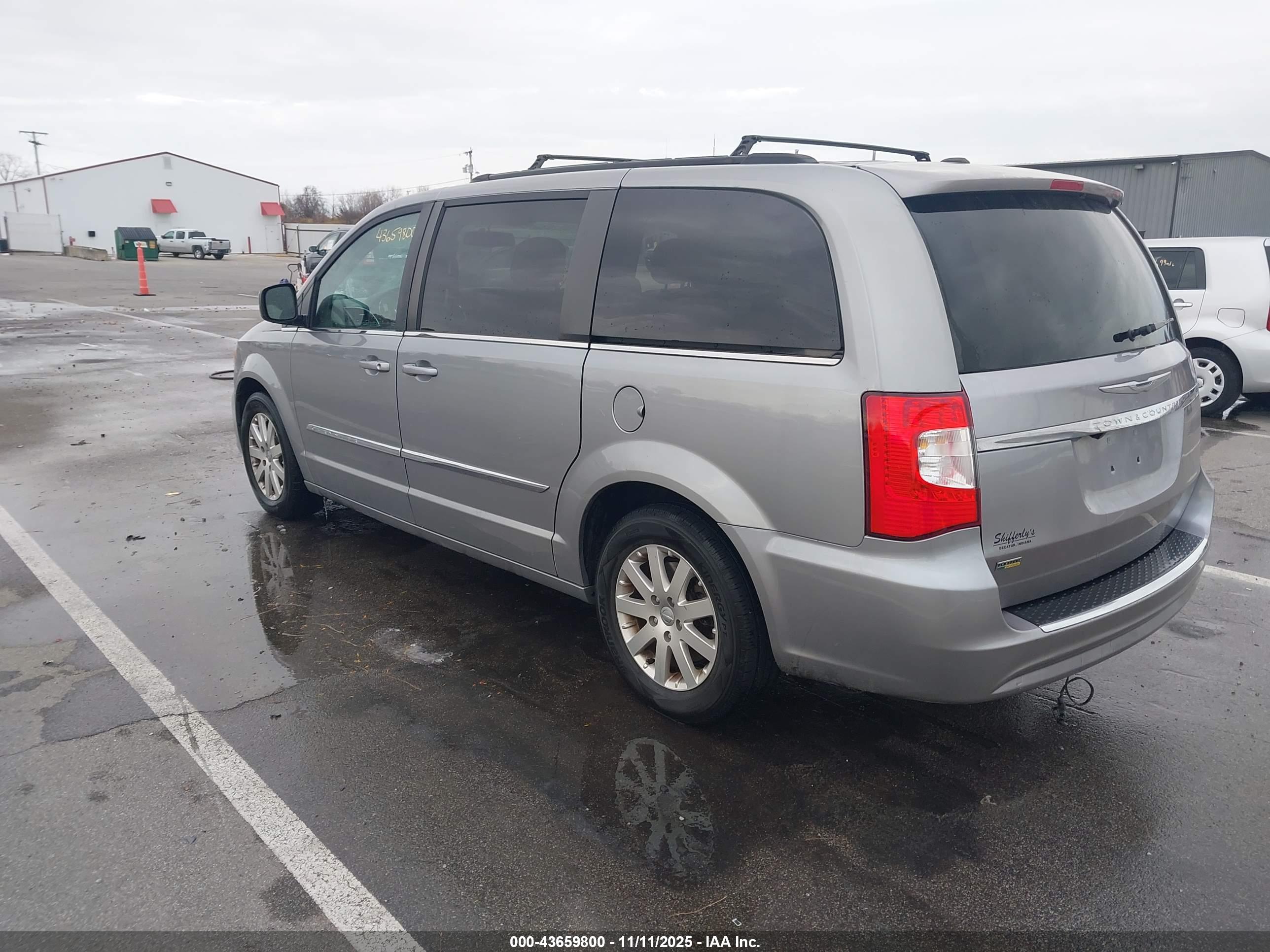 CHRYSLER TOWN image 3