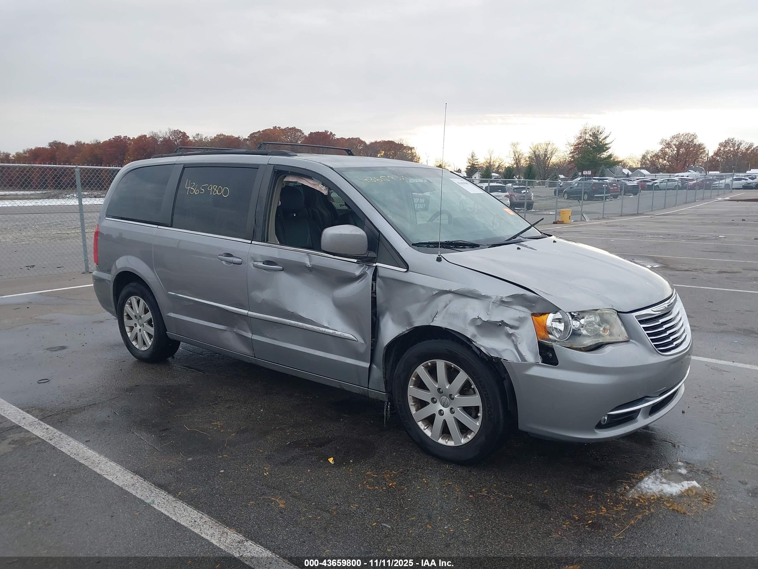 CHRYSLER TOWN image 6