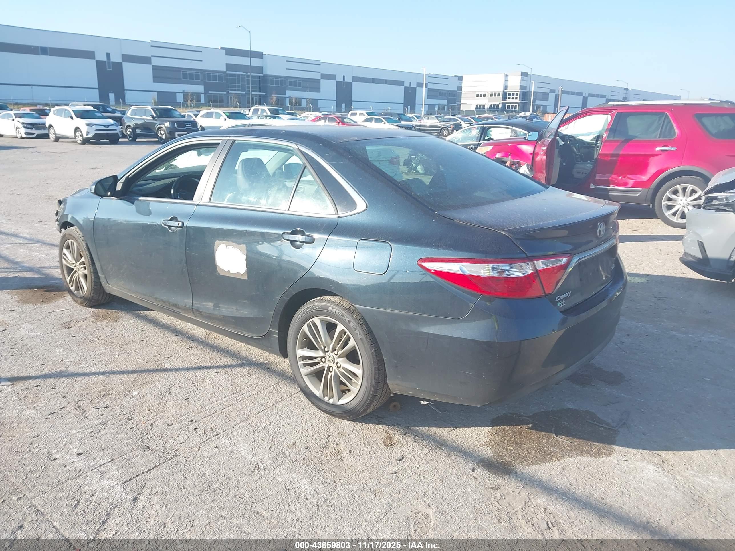 TOYOTA CAMRY image 3