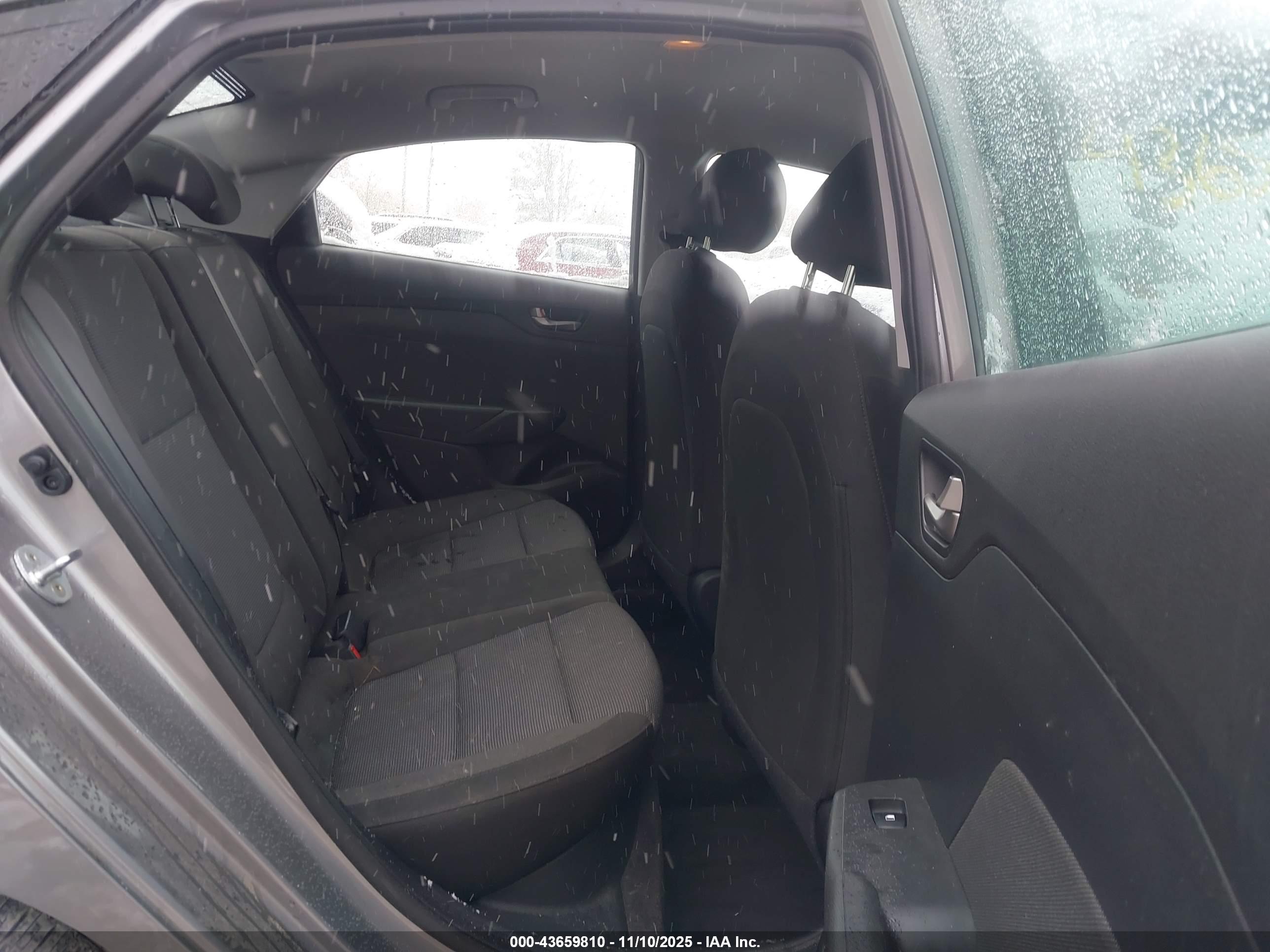 HYUNDAI ACCENT image 8