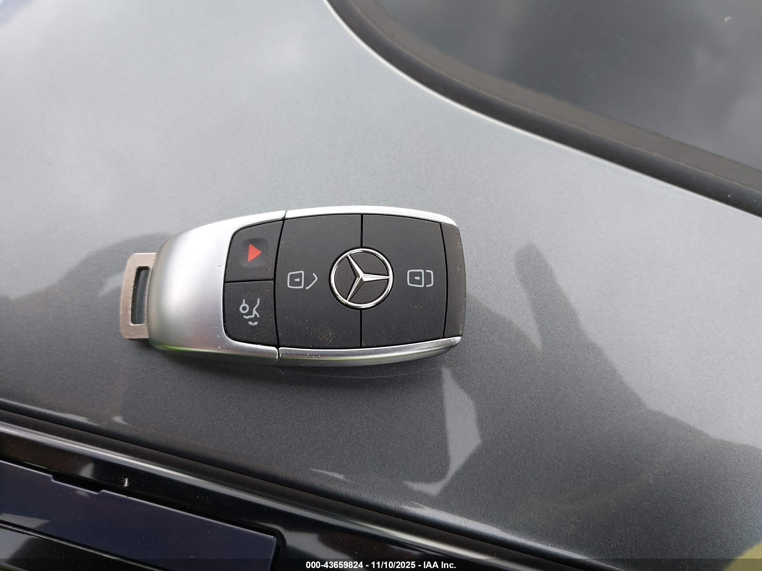 MERCEDES-BENZ C image 11