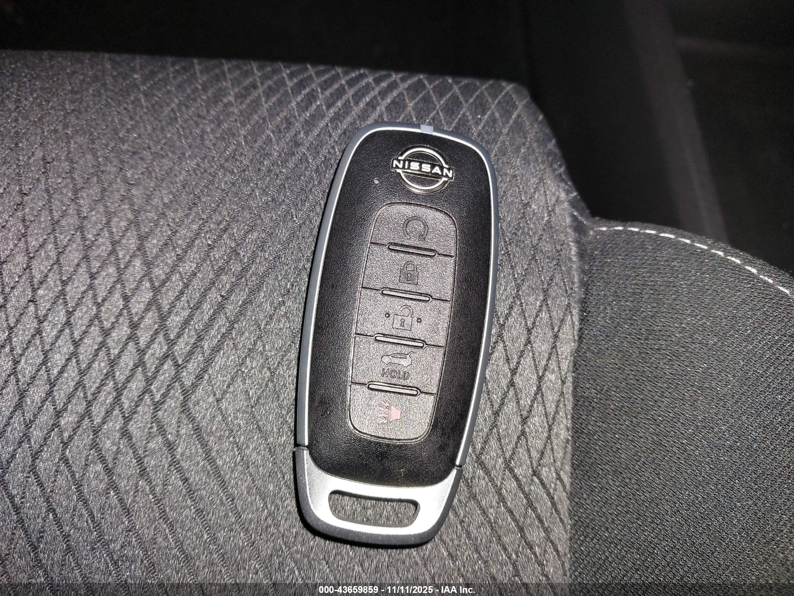 NISSAN ROGUE image 11