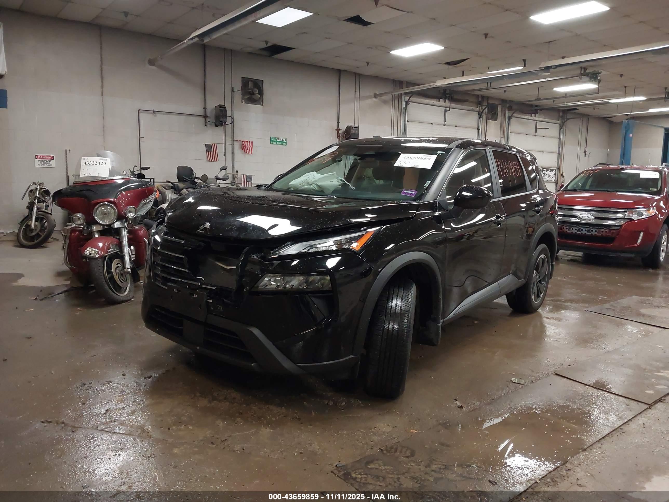 NISSAN ROGUE image 2