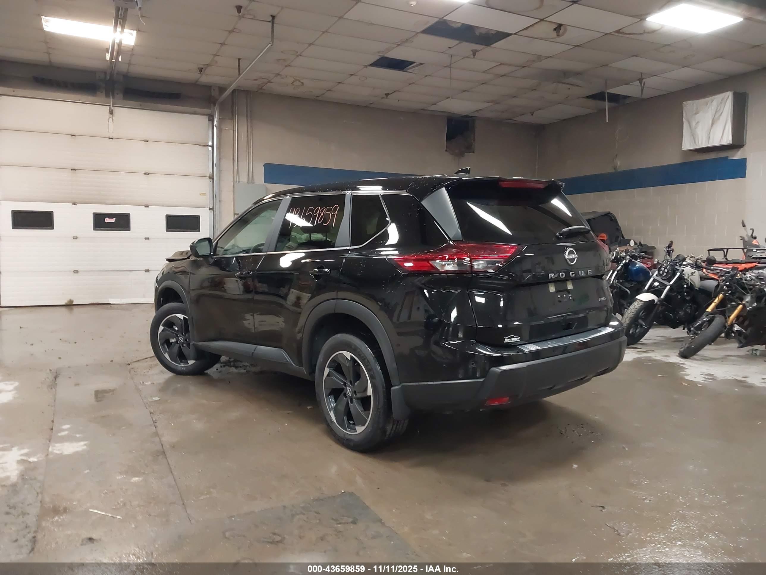 NISSAN ROGUE image 3