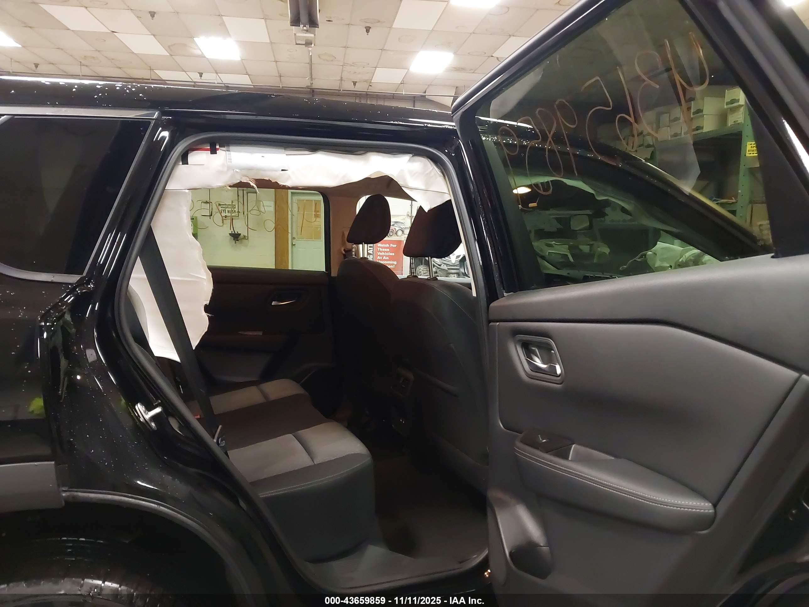 NISSAN ROGUE image 8