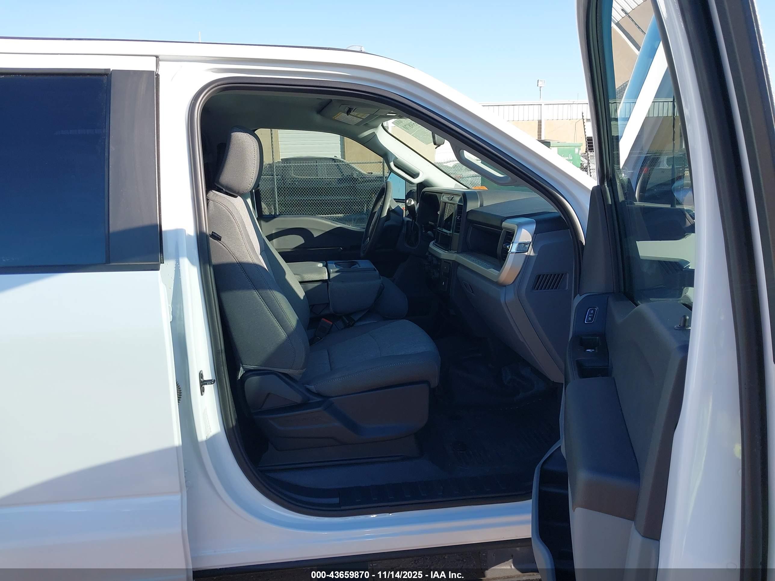 FORD F-450 image 8
