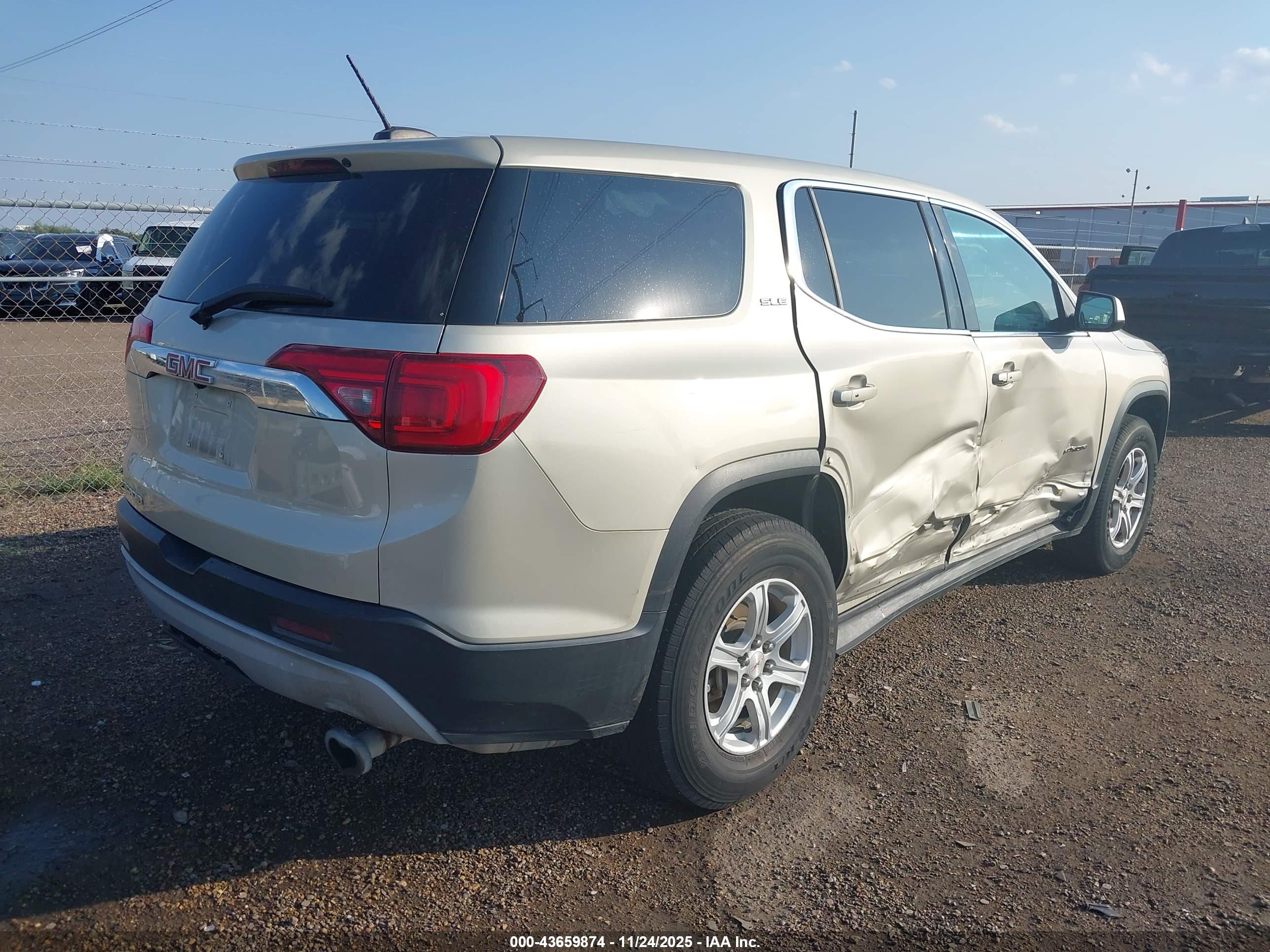 GMC ACADIA image 4