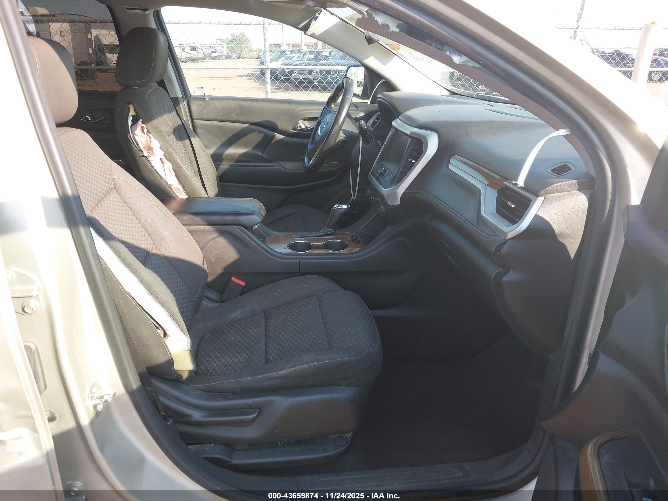 GMC ACADIA image 5