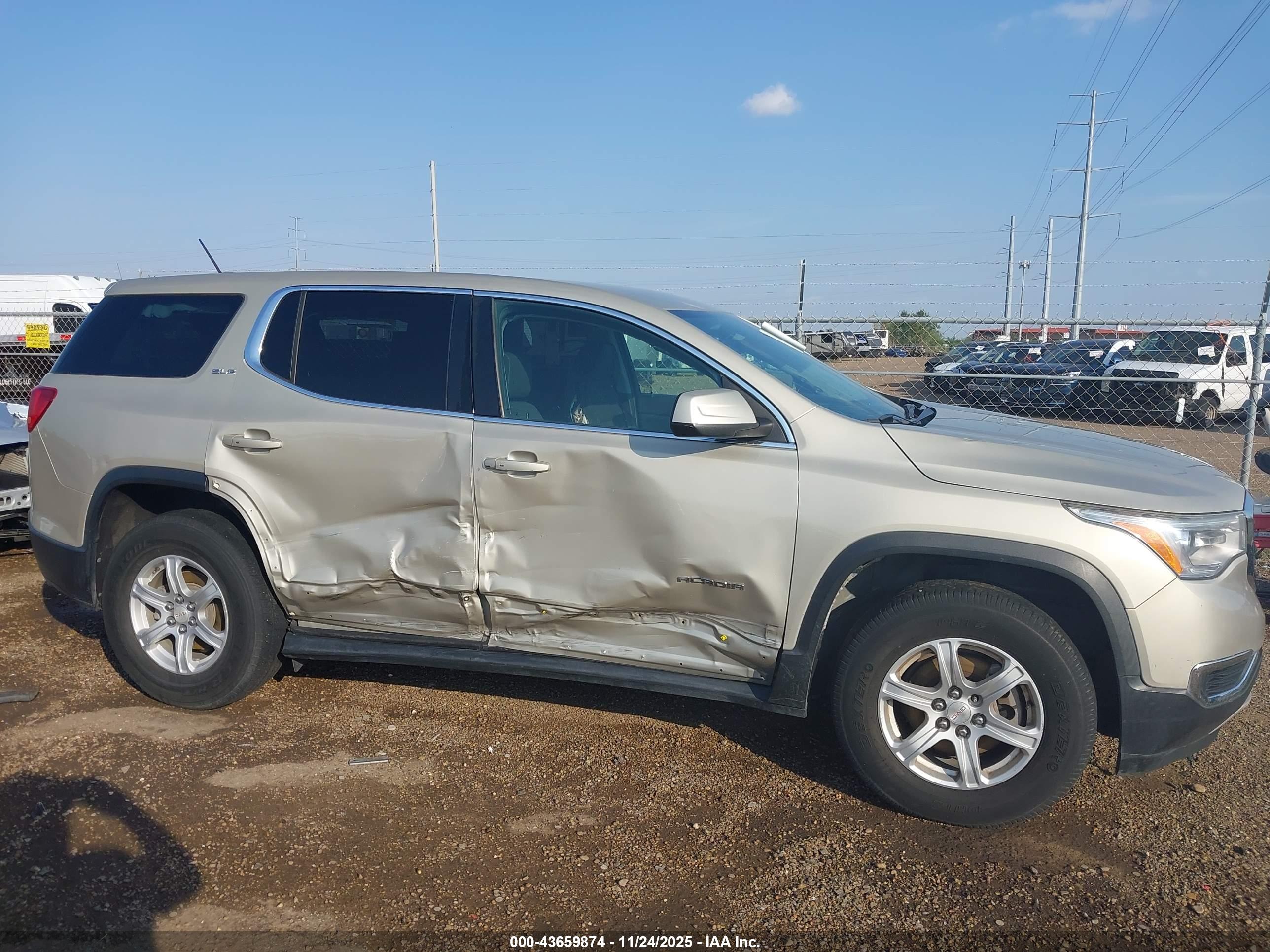GMC ACADIA image 6