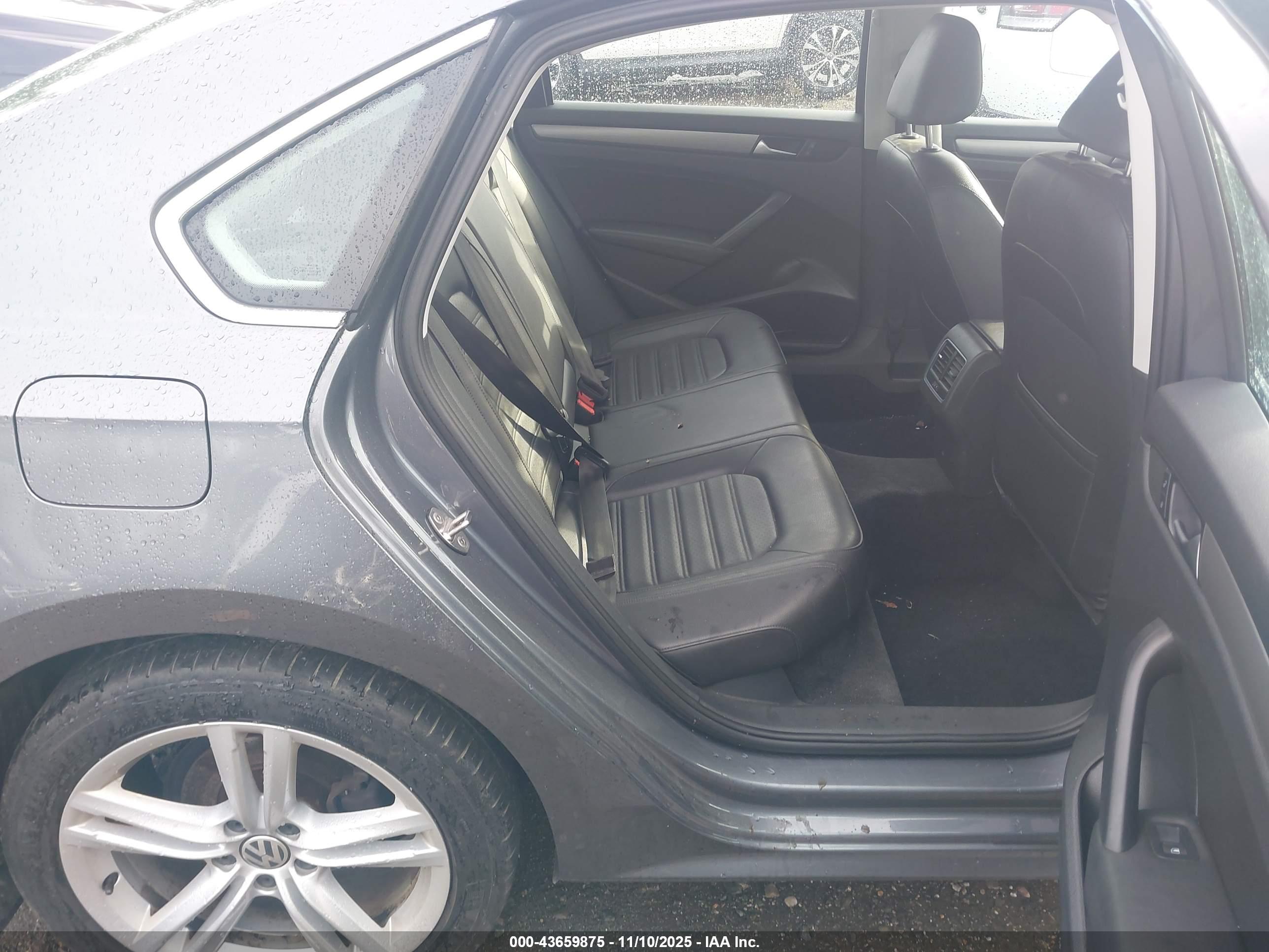 VOLKSWAGEN PASSAT image 8