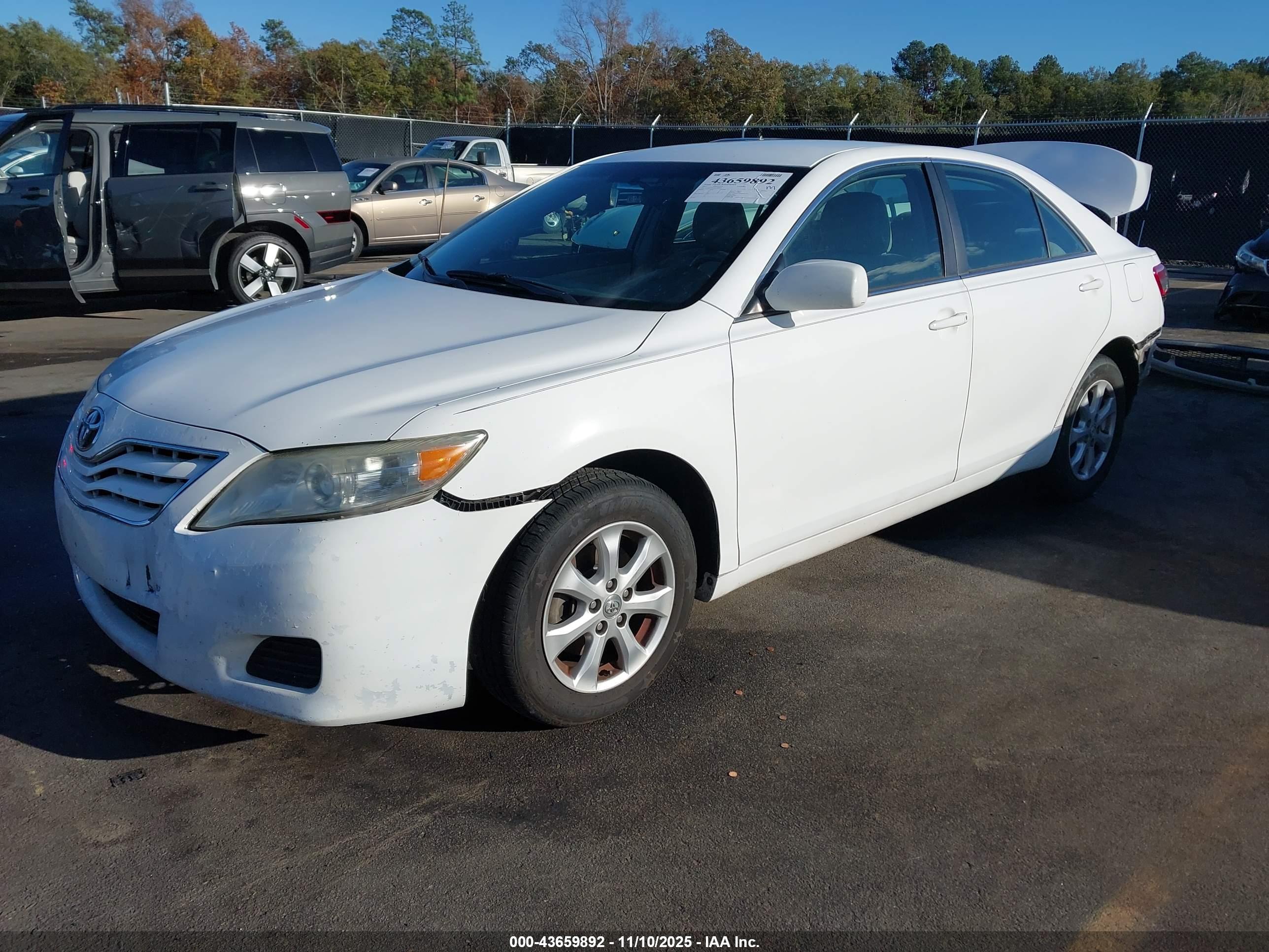 TOYOTA CAMRY image 2