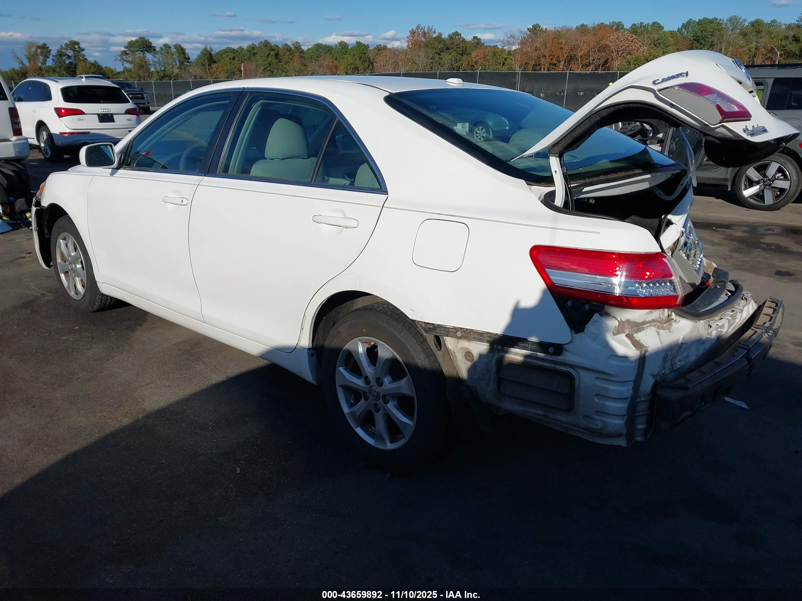TOYOTA CAMRY image 3