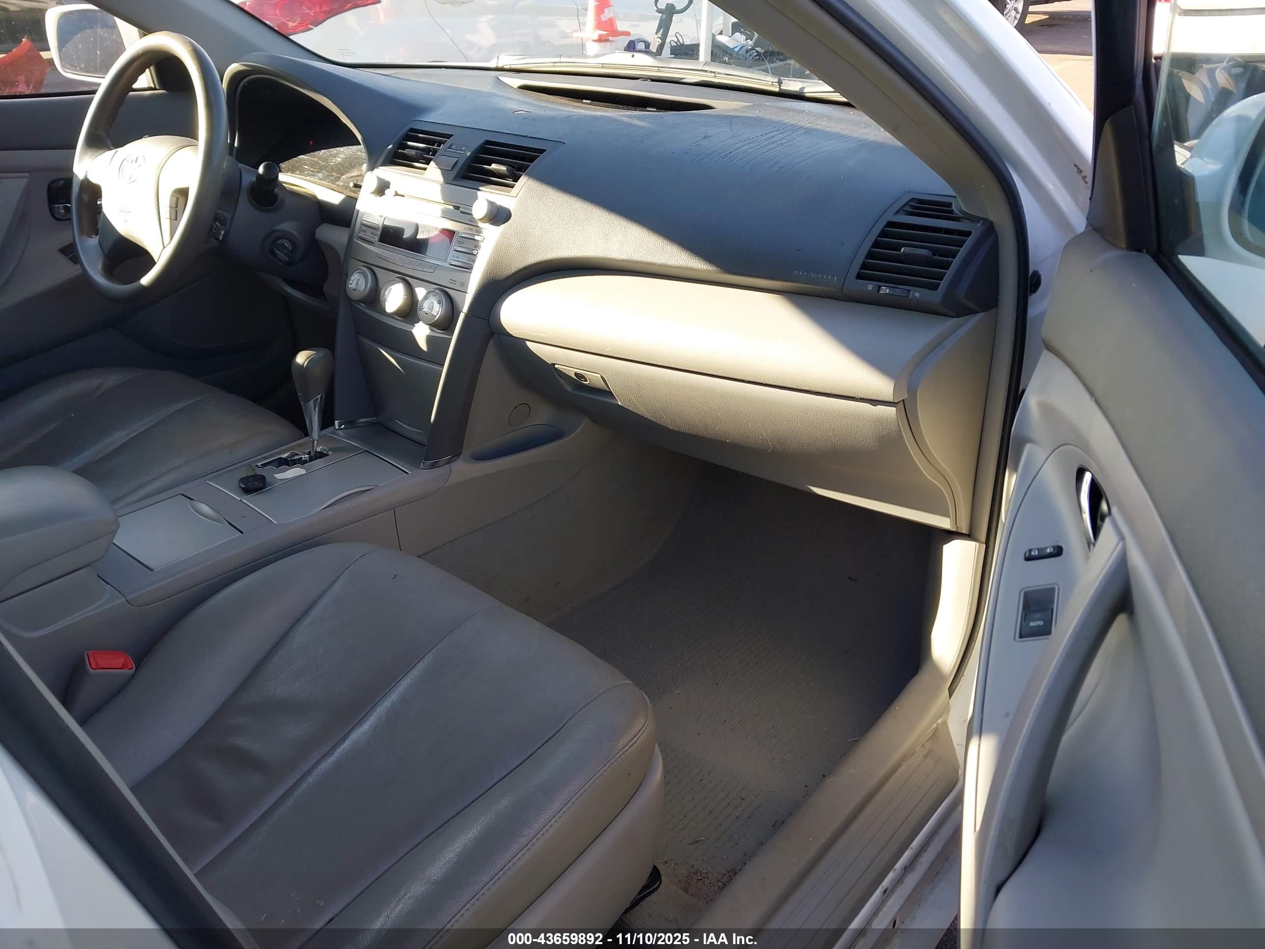 TOYOTA CAMRY image 5