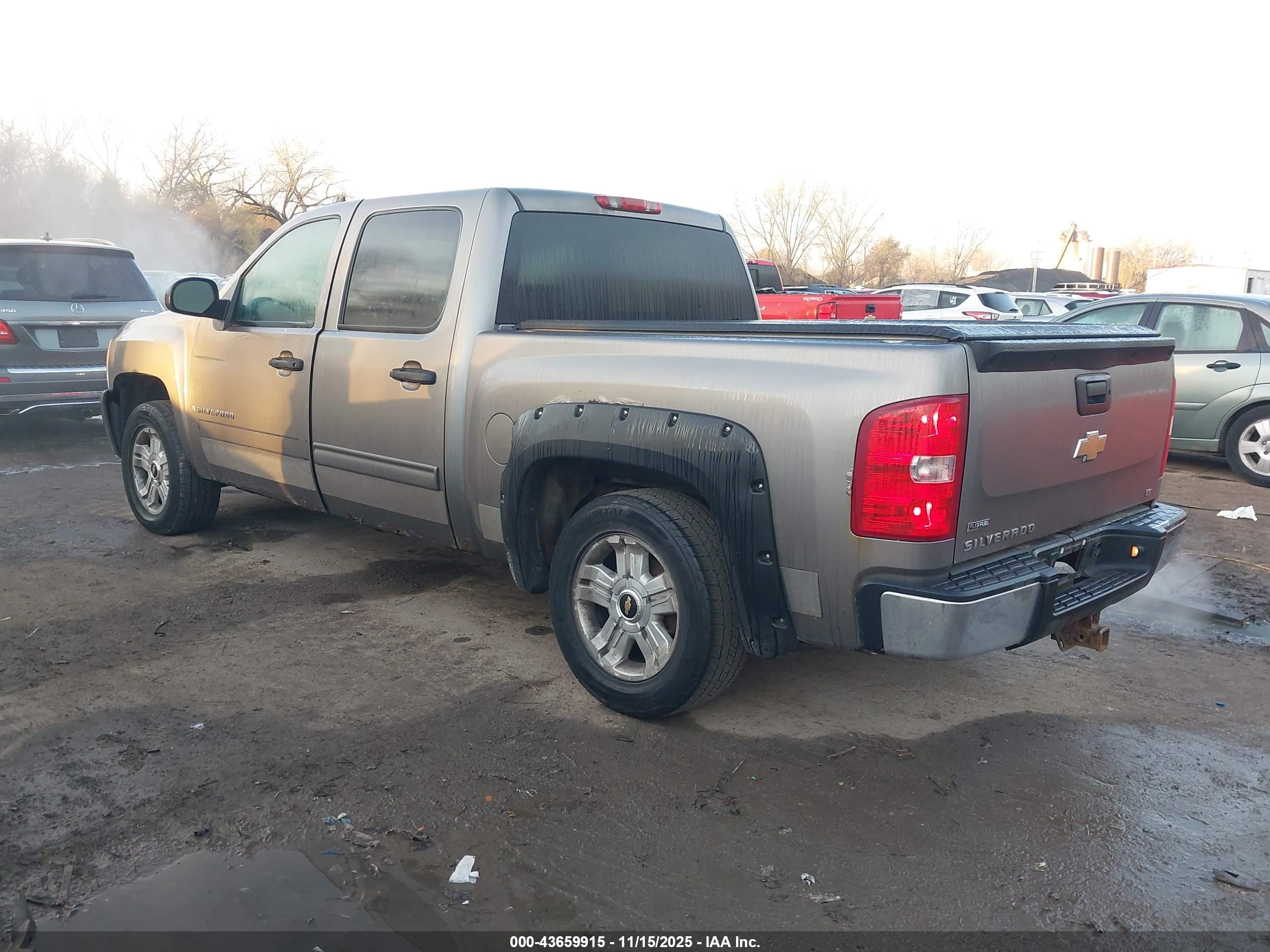 CHEVROLET SILVERADO image 3