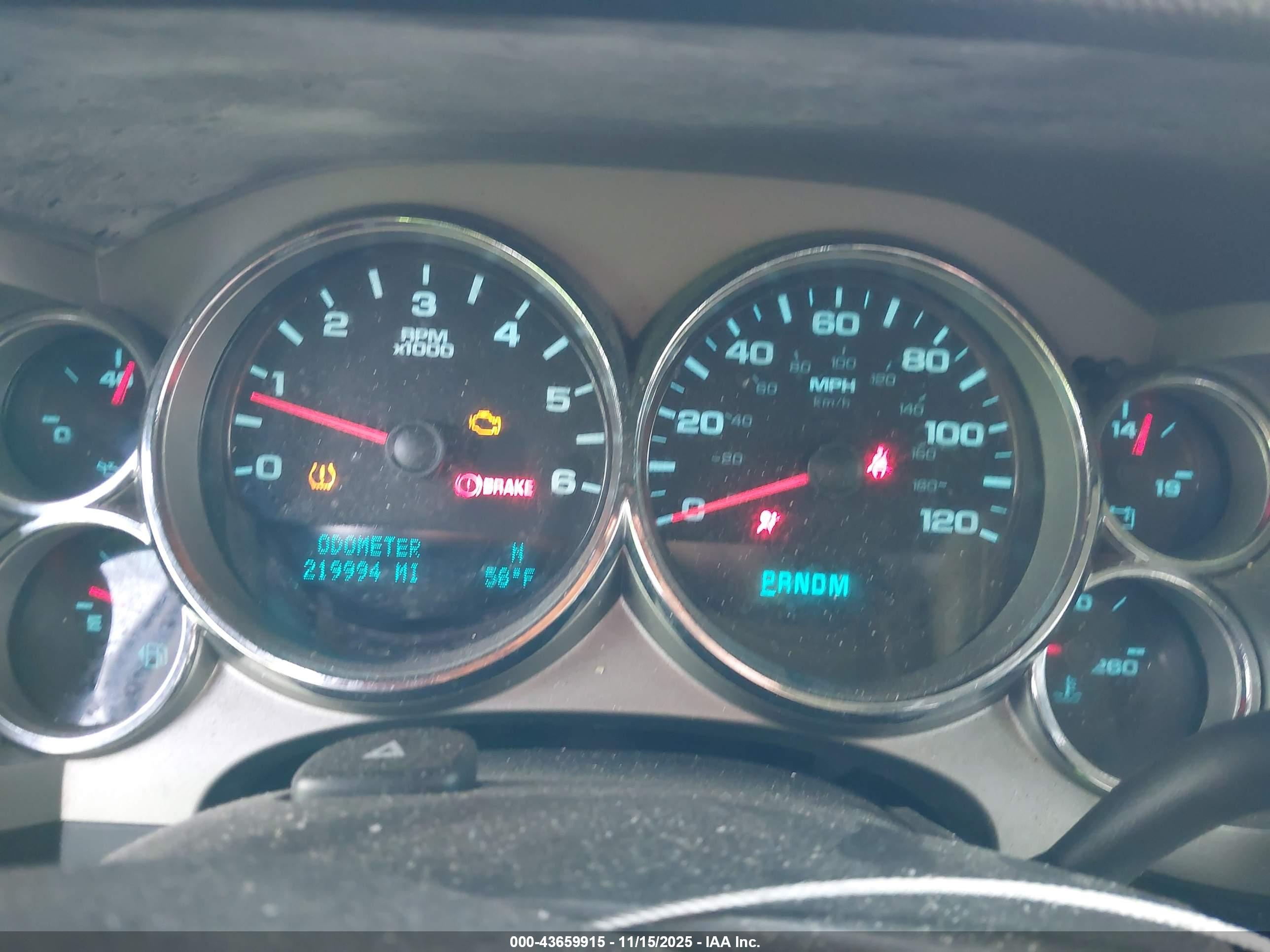 CHEVROLET SILVERADO image 7