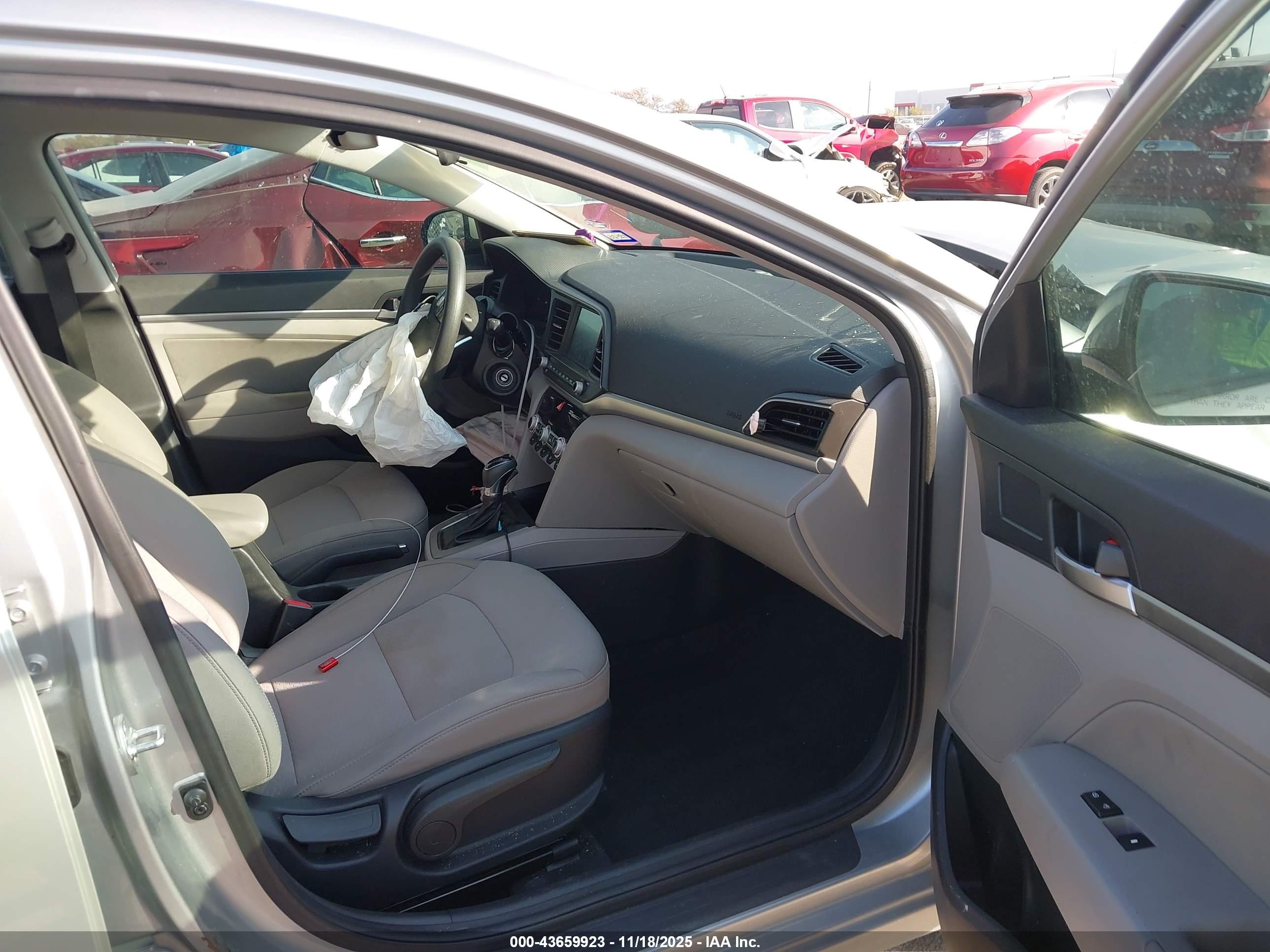 HYUNDAI ELANTRA image 5