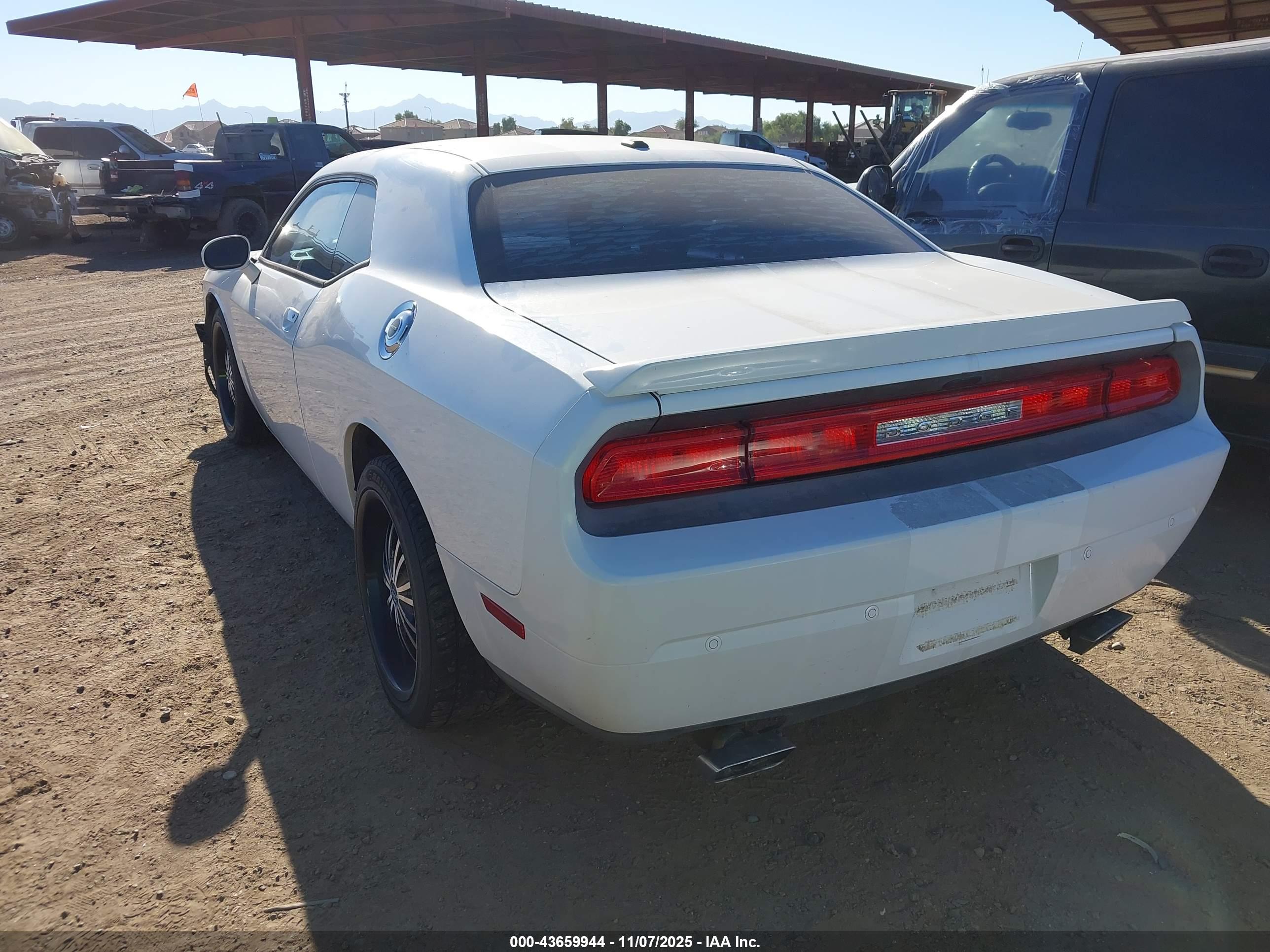 DODGE CHALLENGER image 3