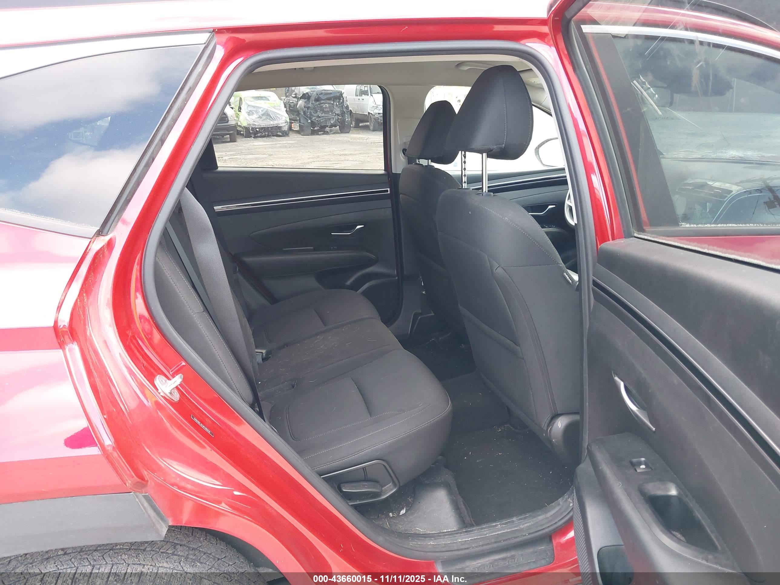 HYUNDAI TUCSON image 8