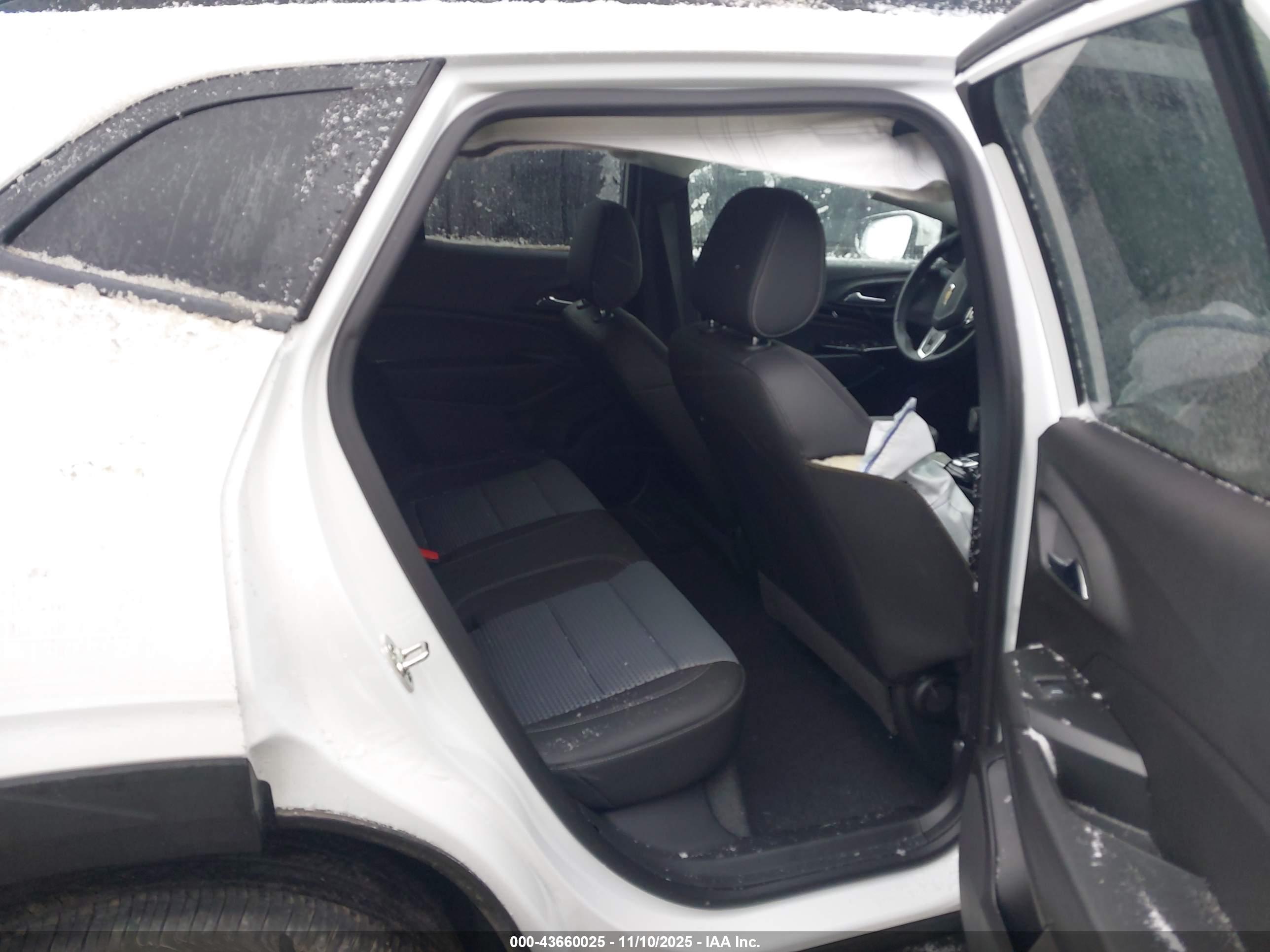 CHEVROLET TRAX image 8