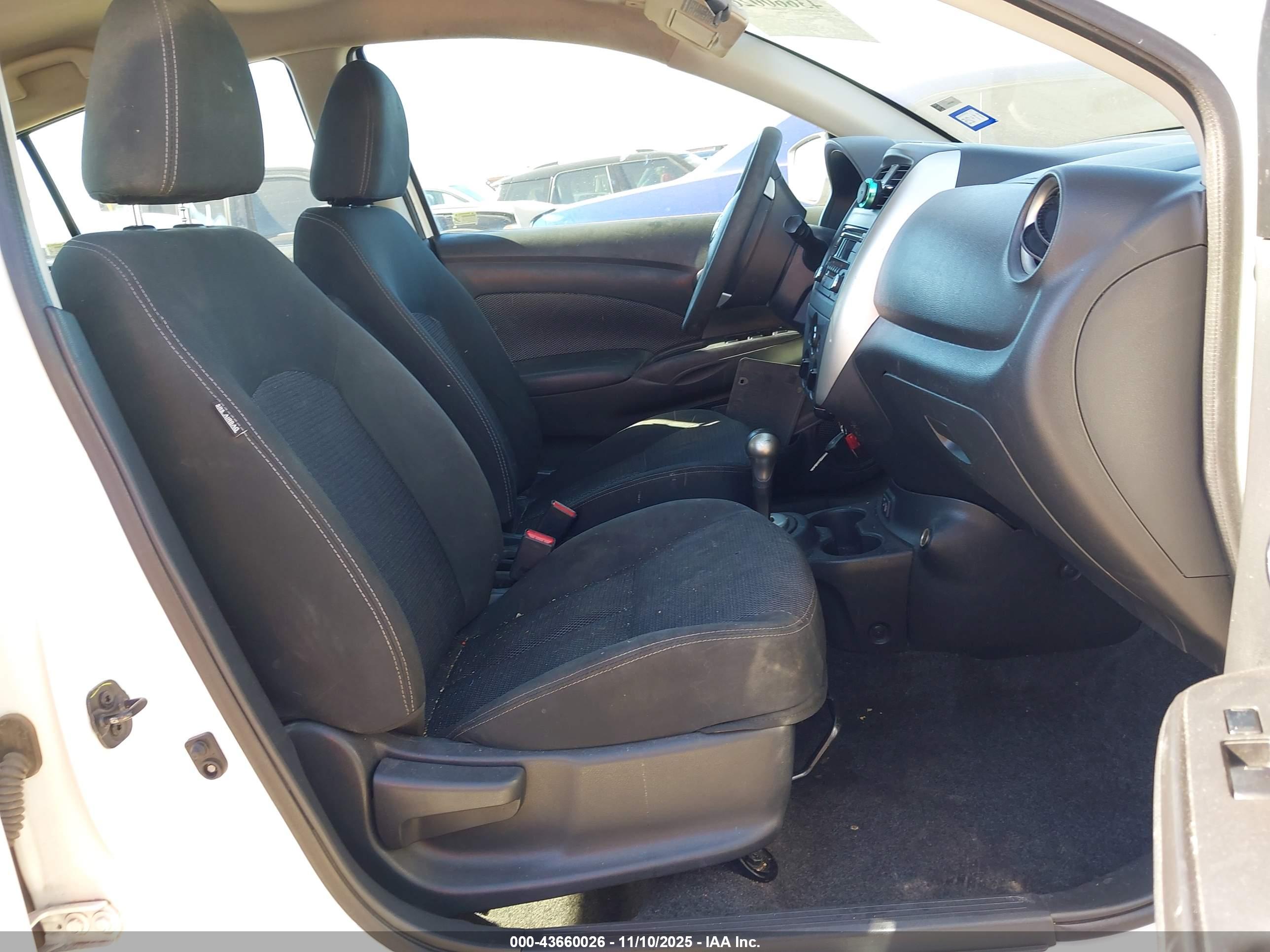 NISSAN VERSA image 5