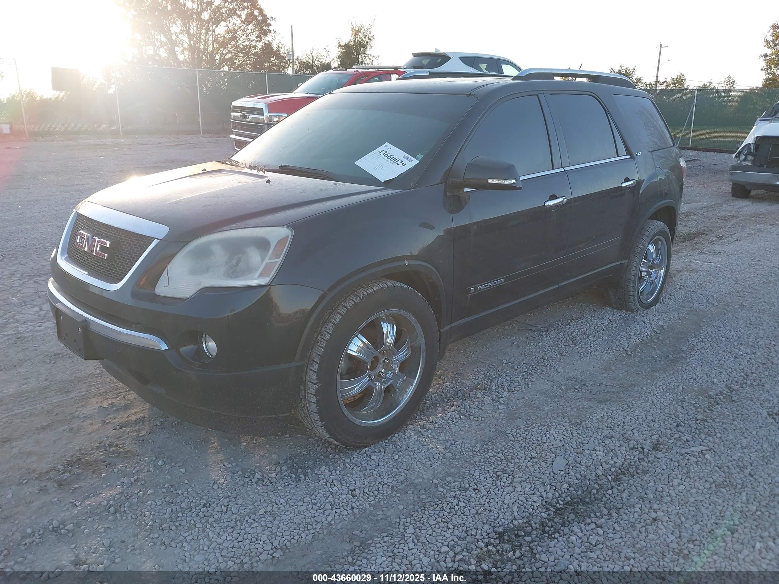 GMC ACADIA image 2