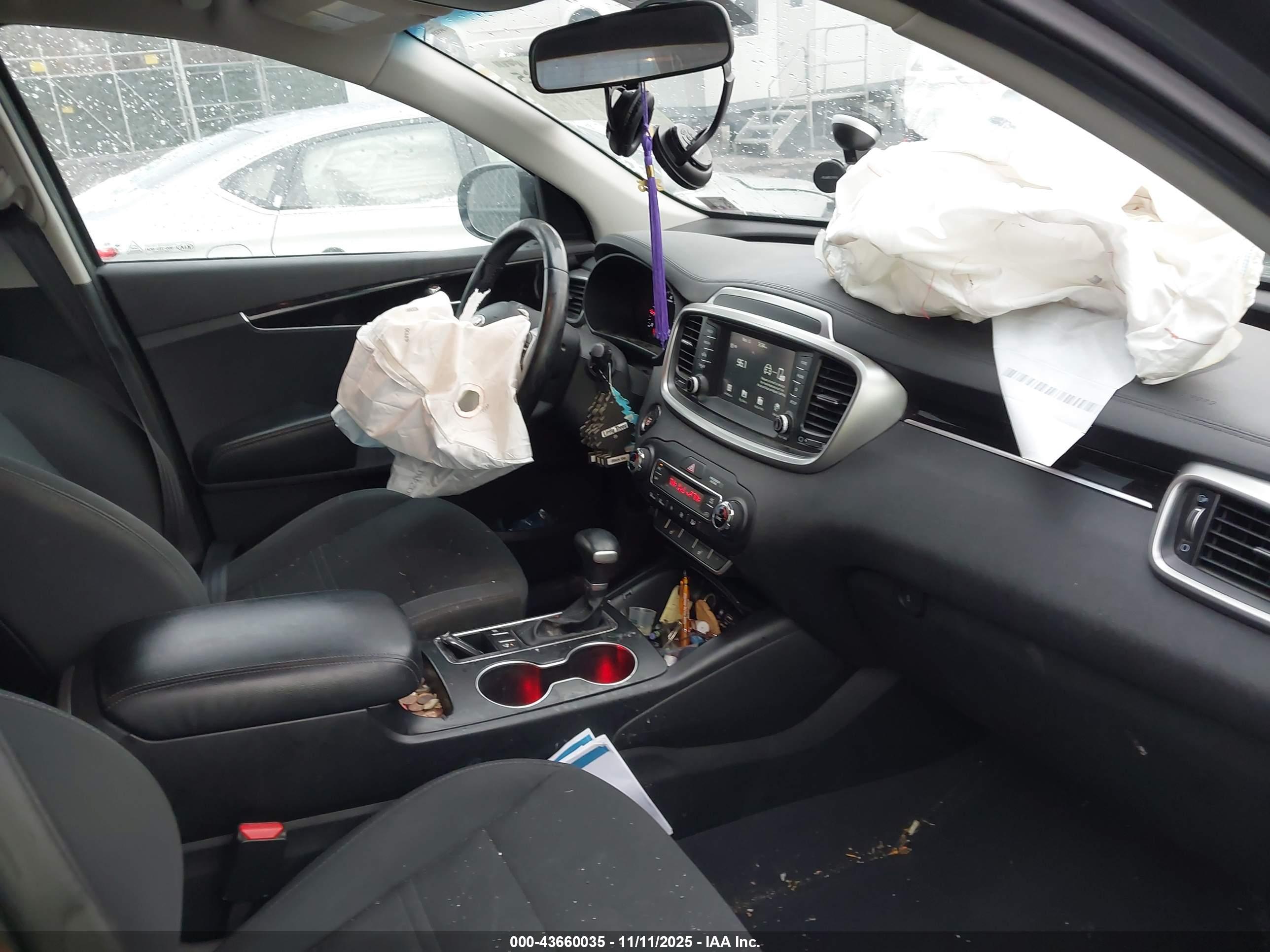 KIA SORENTO image 5