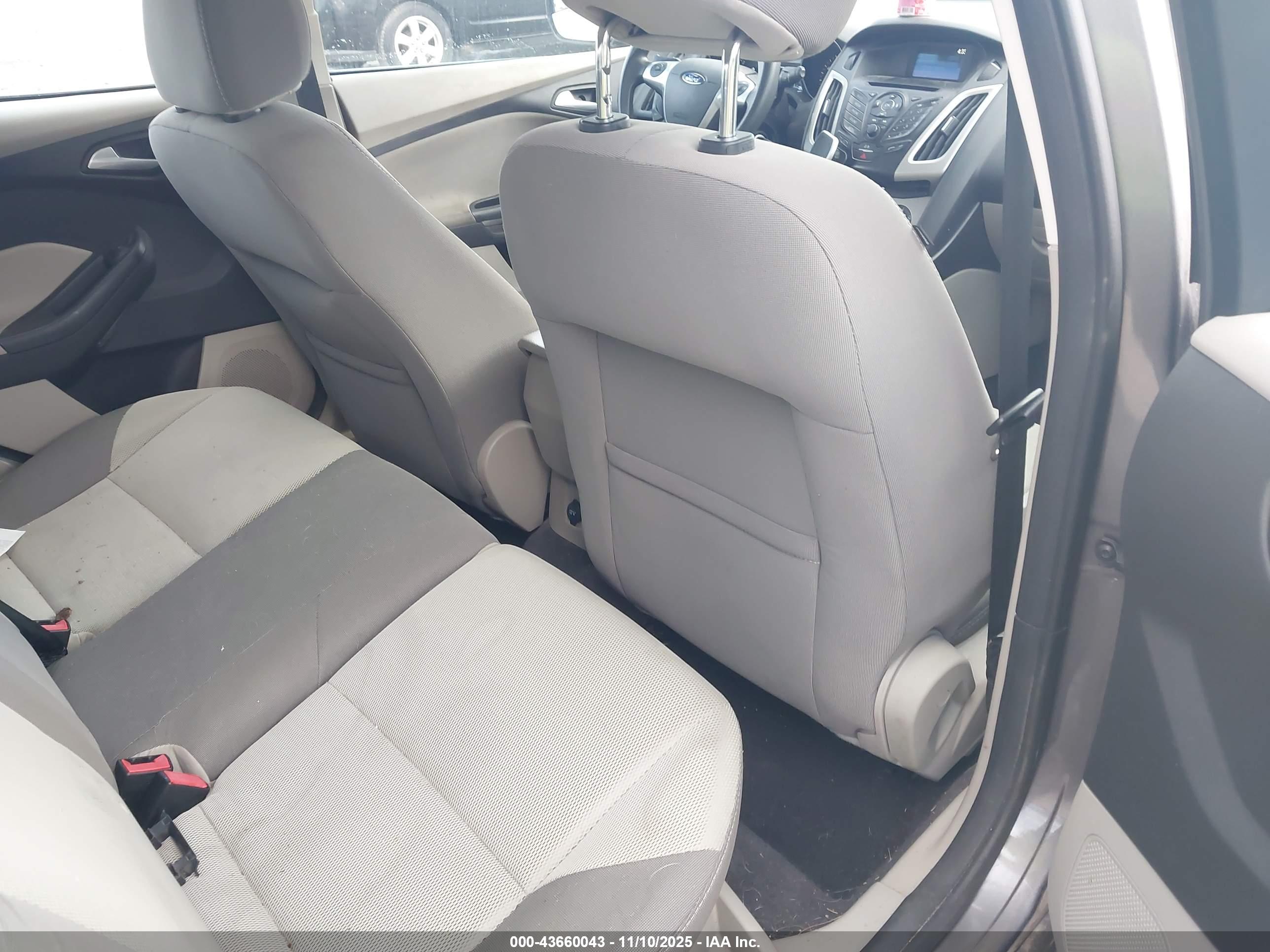 FORD FOCUS image 8