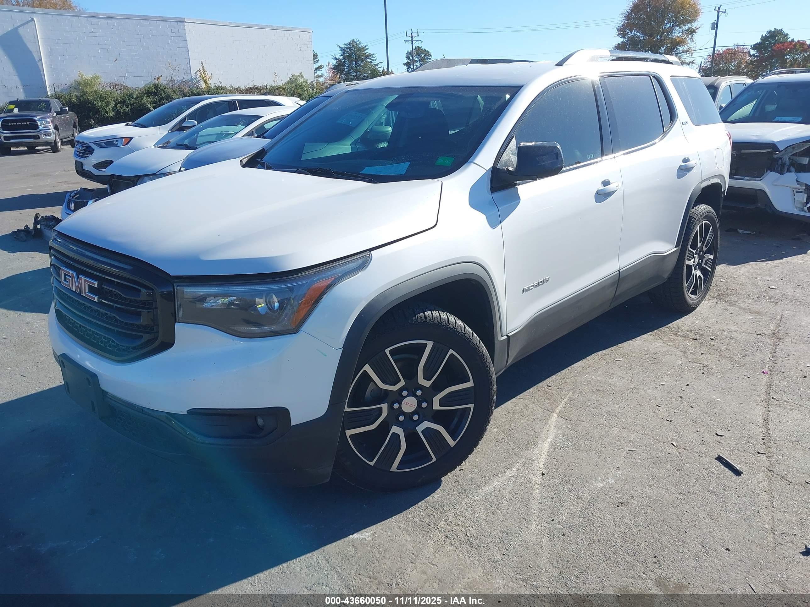 GMC ACADIA image 2