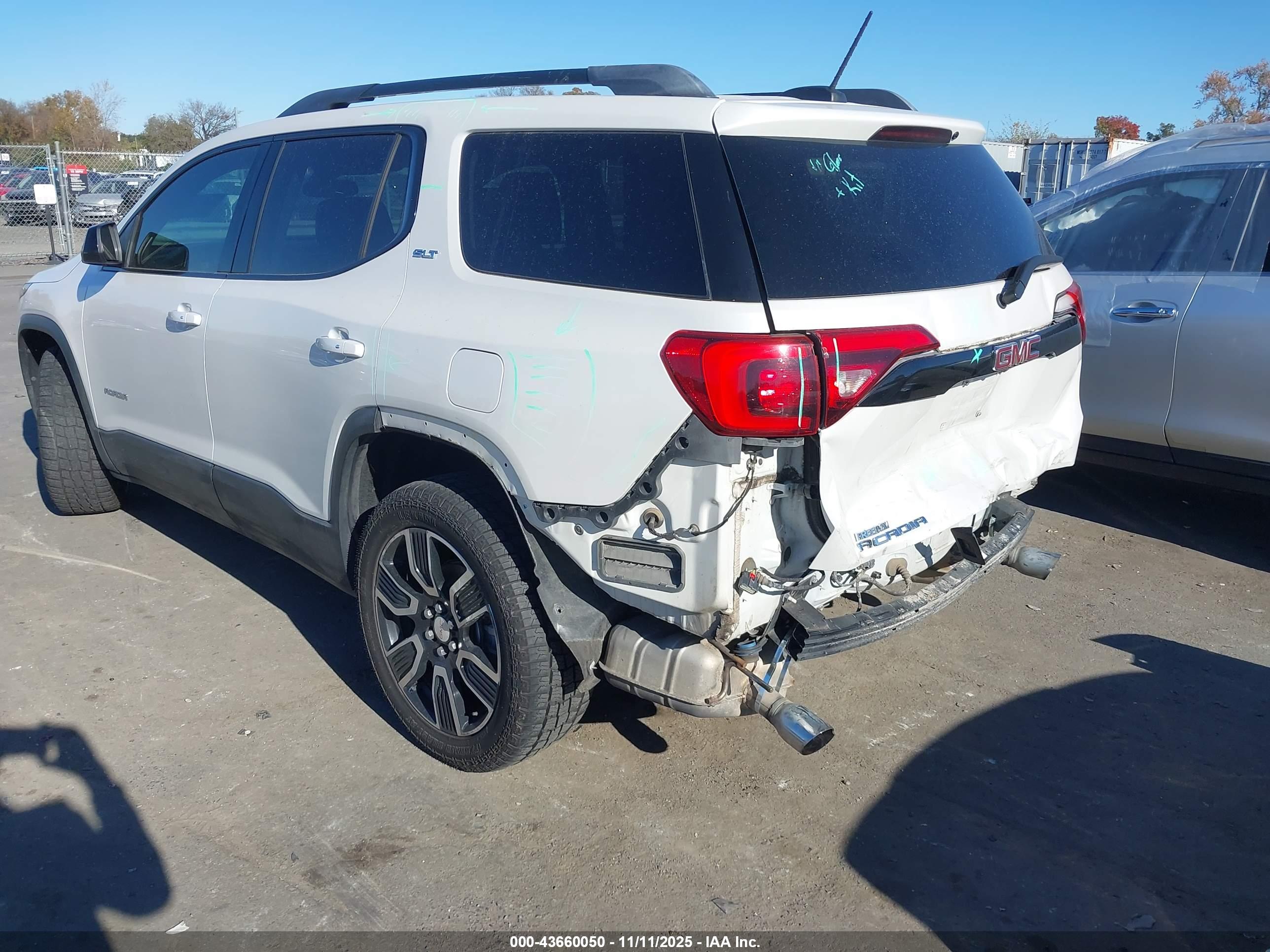 GMC ACADIA image 3