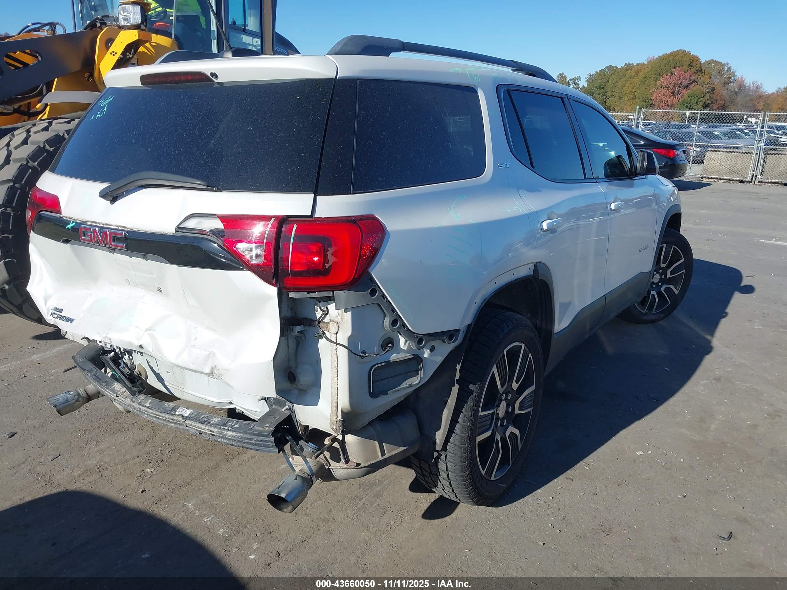 GMC ACADIA image 4