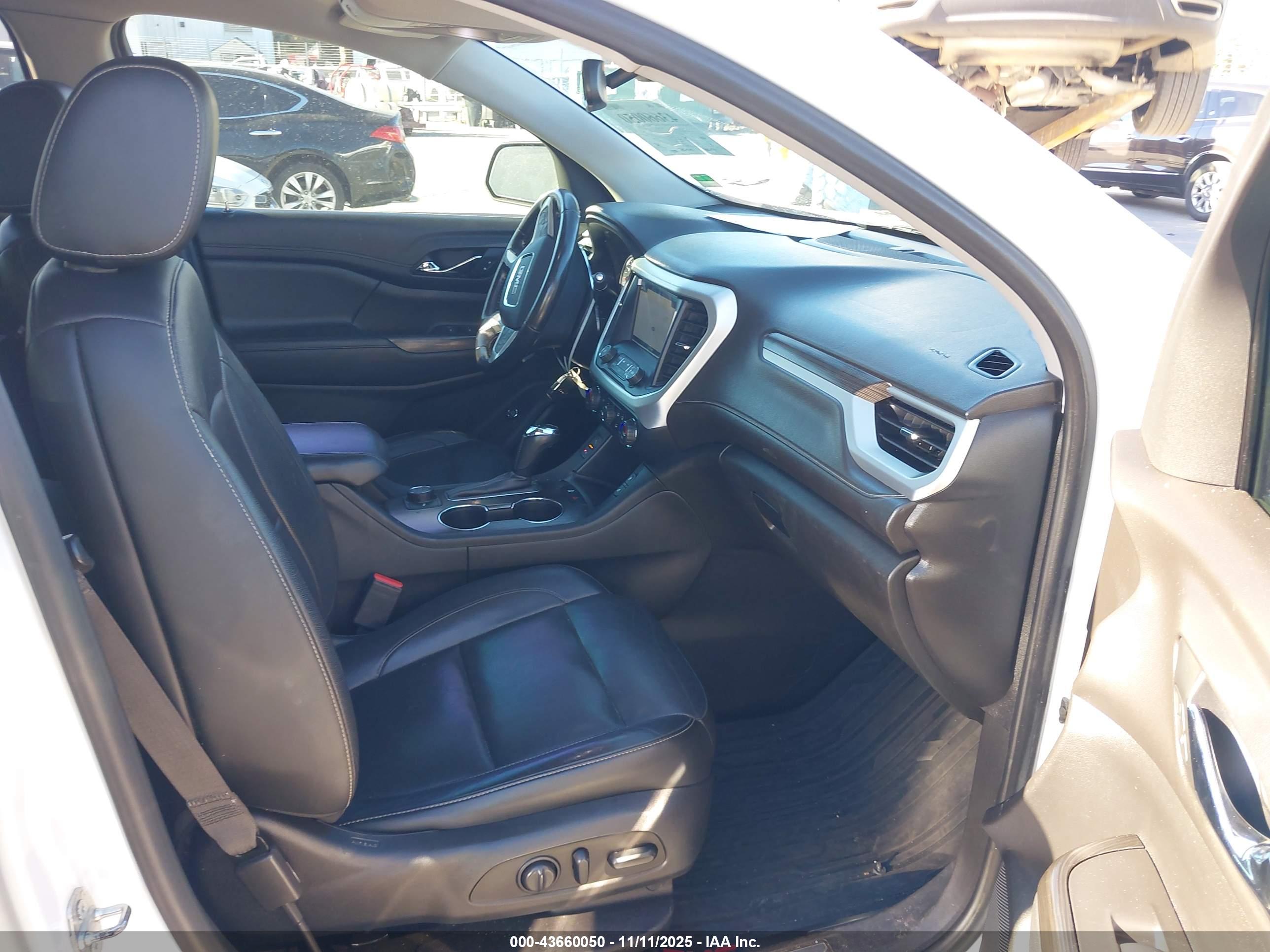 GMC ACADIA image 5