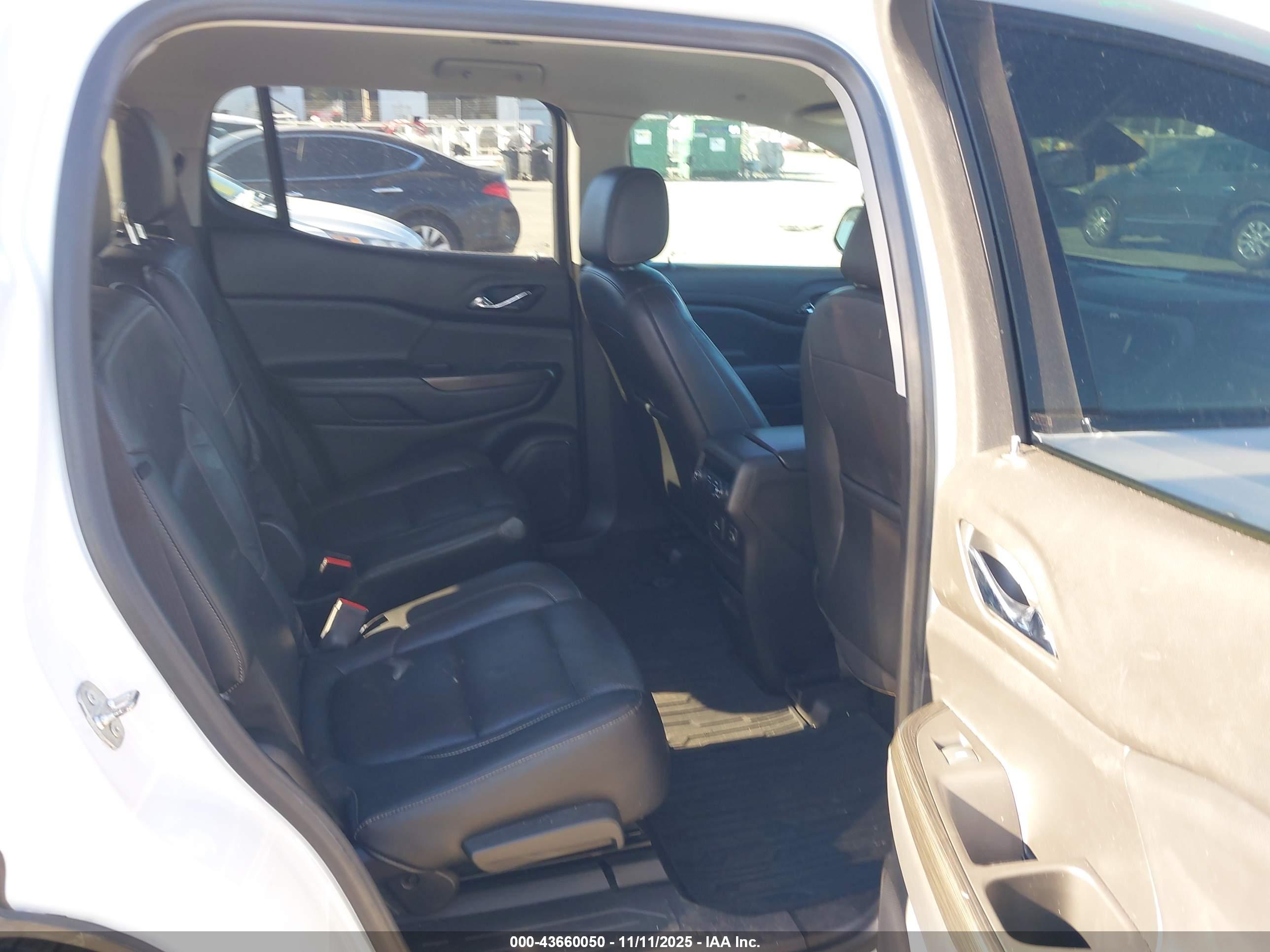 GMC ACADIA image 8
