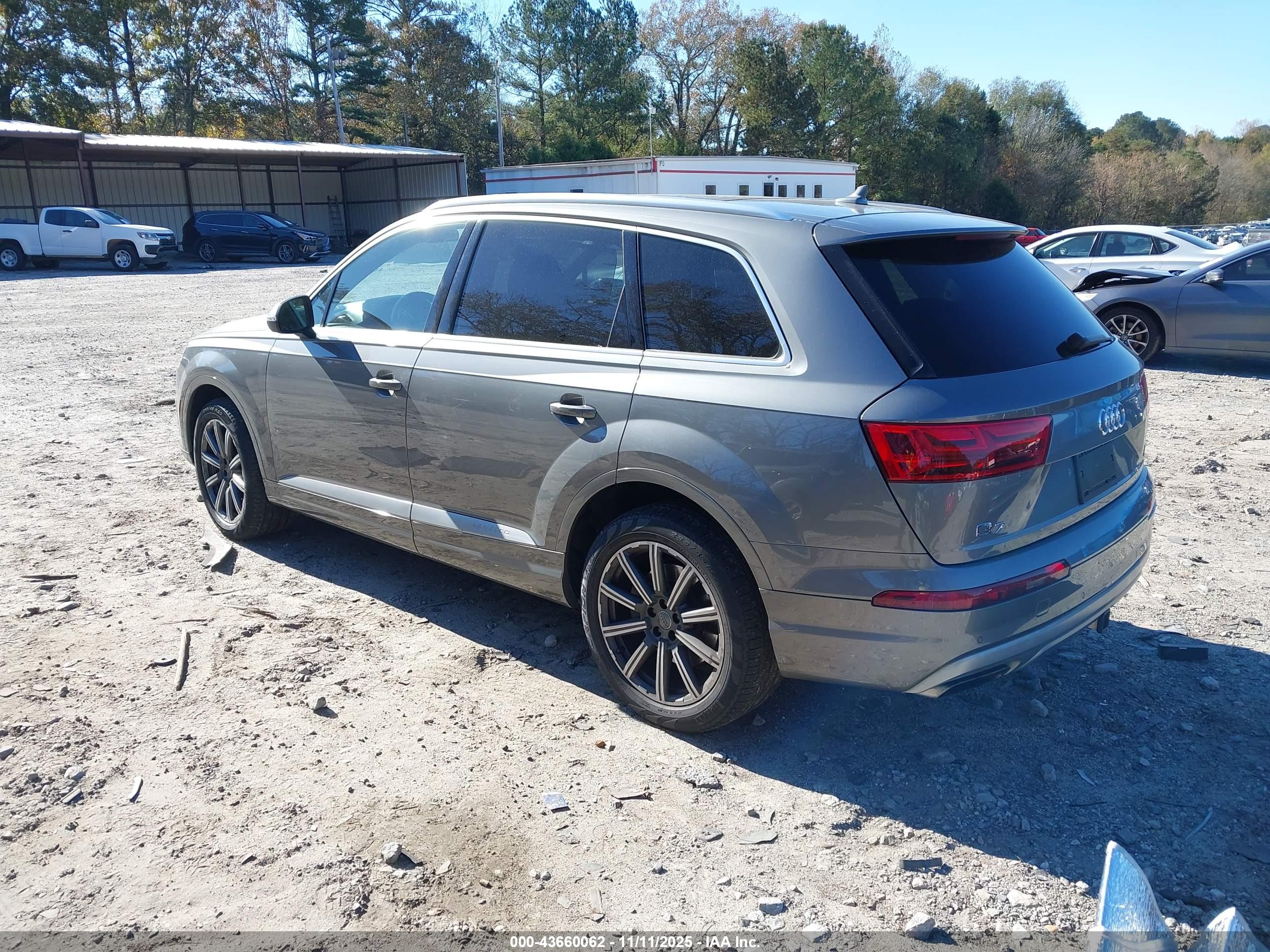 AUDI Q7 image 3