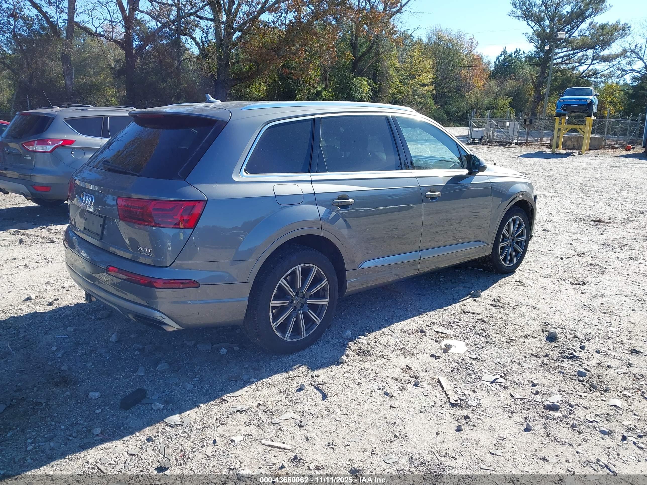 AUDI Q7 image 4